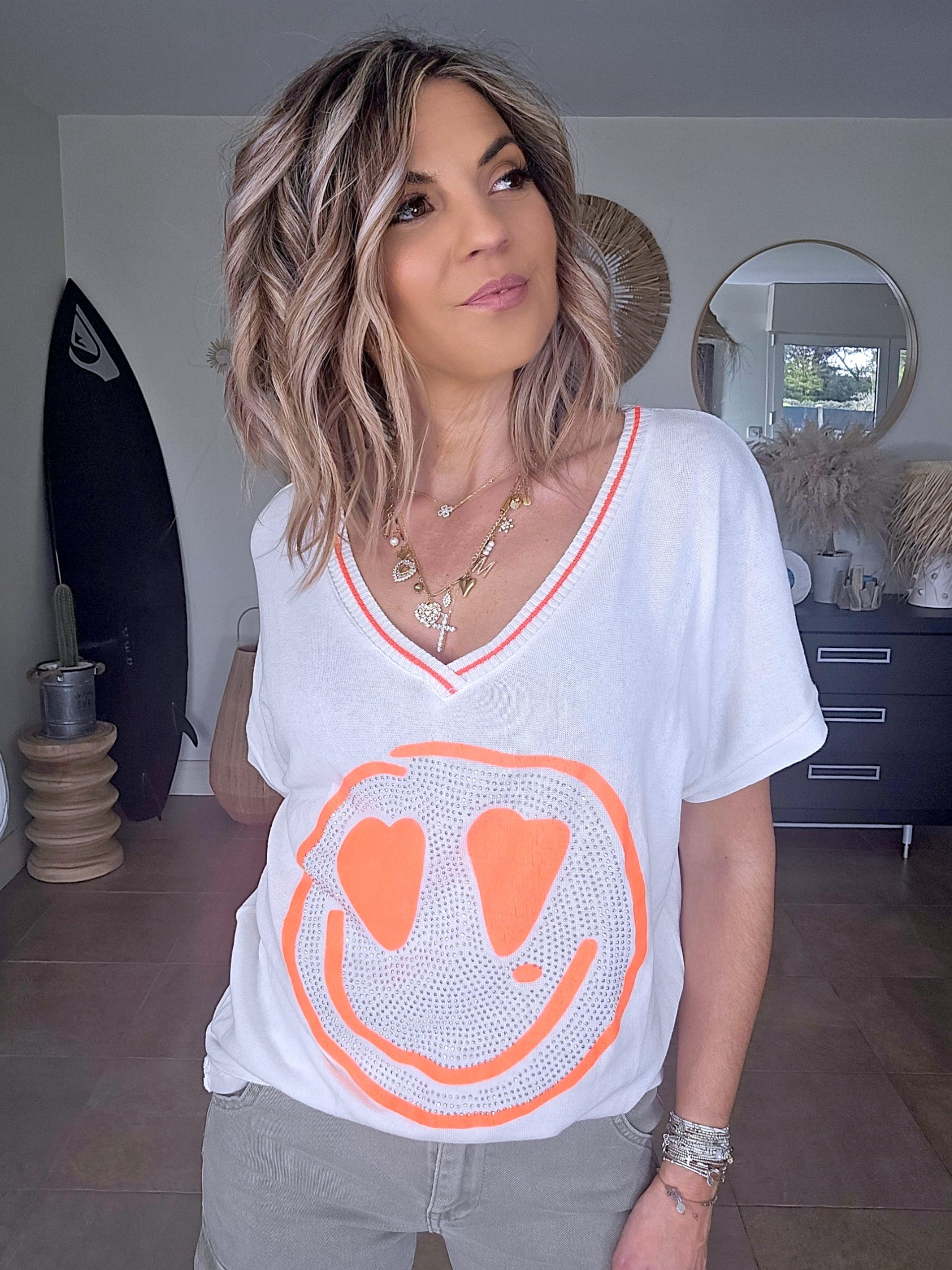 Haut blanc smiley orange fluo - 𝐌𝐚𝐫𝐢𝐧𝐚𝟒𝟒𝐟𝐚𝐦𝐢𝐥𝐲