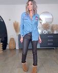 Chemise longue bleue avec inscriptions - 𝐌𝐚𝐫𝐢𝐧𝐚𝟒𝟒𝐟𝐚𝐦𝐢𝐥𝐲