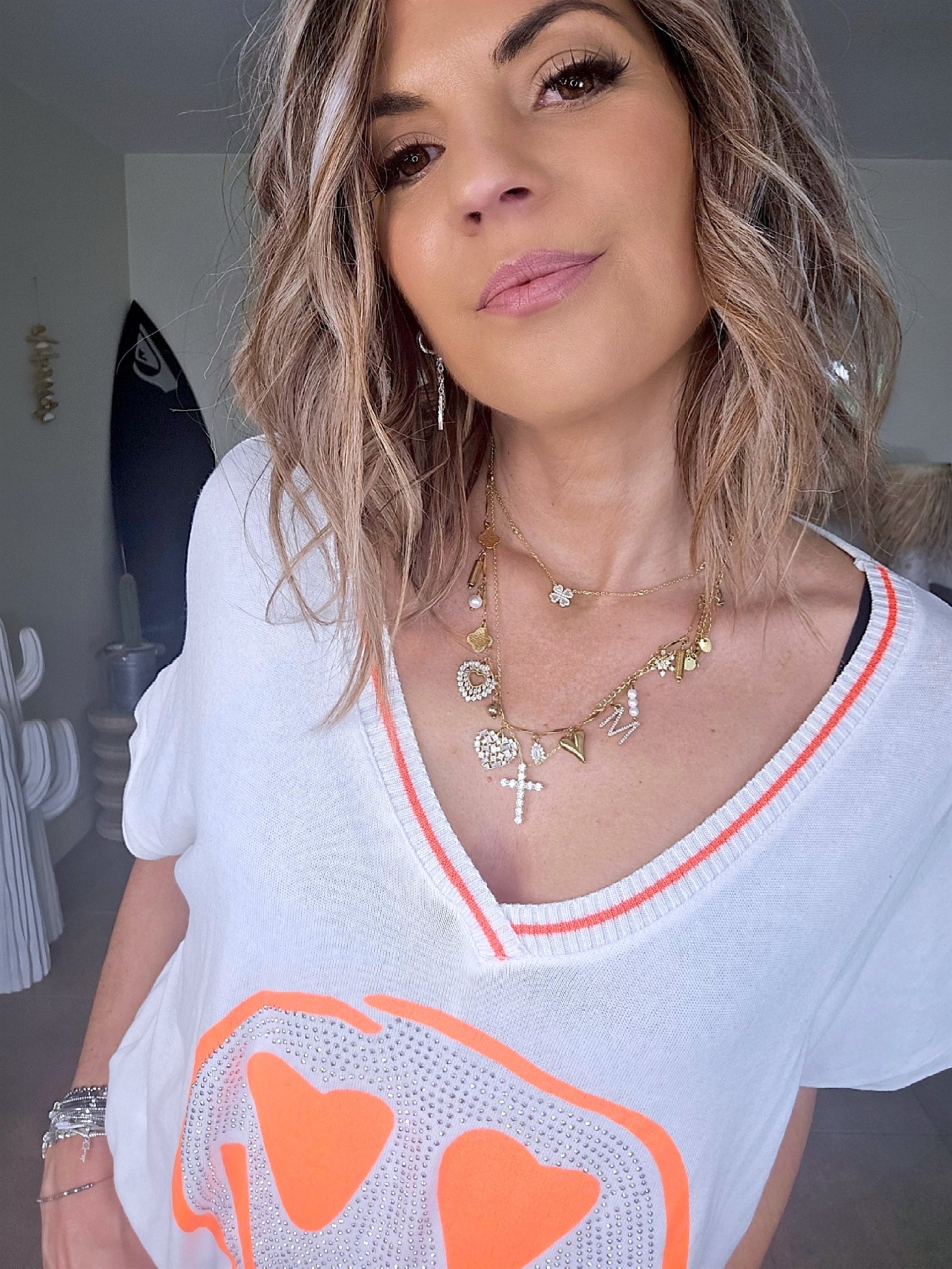 Haut blanc smiley orange fluo - 𝐌𝐚𝐫𝐢𝐧𝐚𝟒𝟒𝐟𝐚𝐦𝐢𝐥𝐲