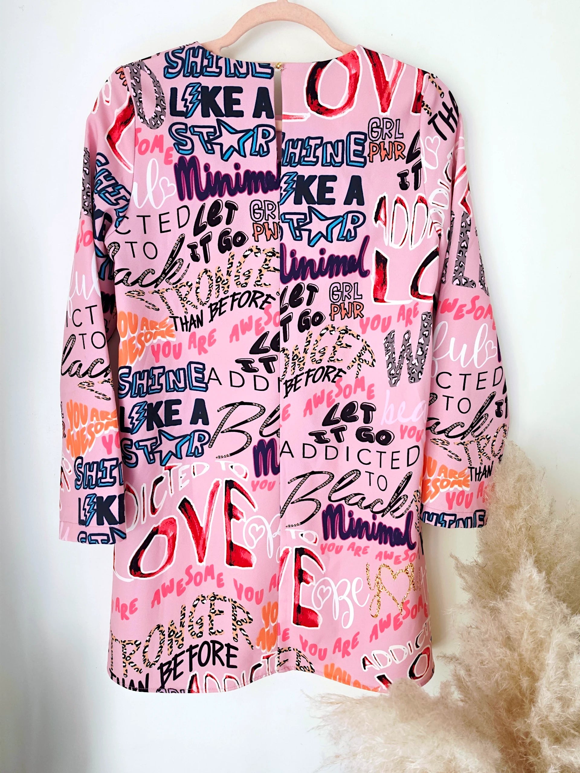 Robe rose à imprimé tags - 𝐌𝐚𝐫𝐢𝐧𝐚𝟒𝟒𝐟𝐚𝐦𝐢𝐥𝐲