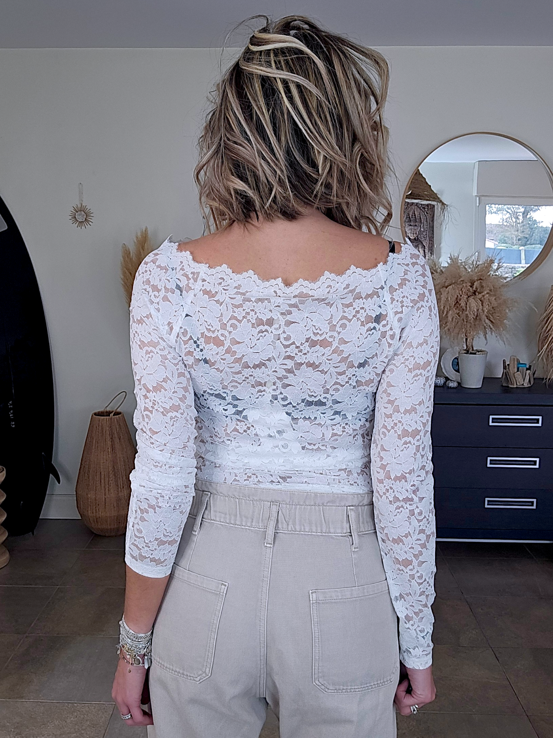 Haut blanc à dentelle - 𝐌𝐚𝐫𝐢𝐧𝐚𝟒𝟒𝐟𝐚𝐦𝐢𝐥𝐲