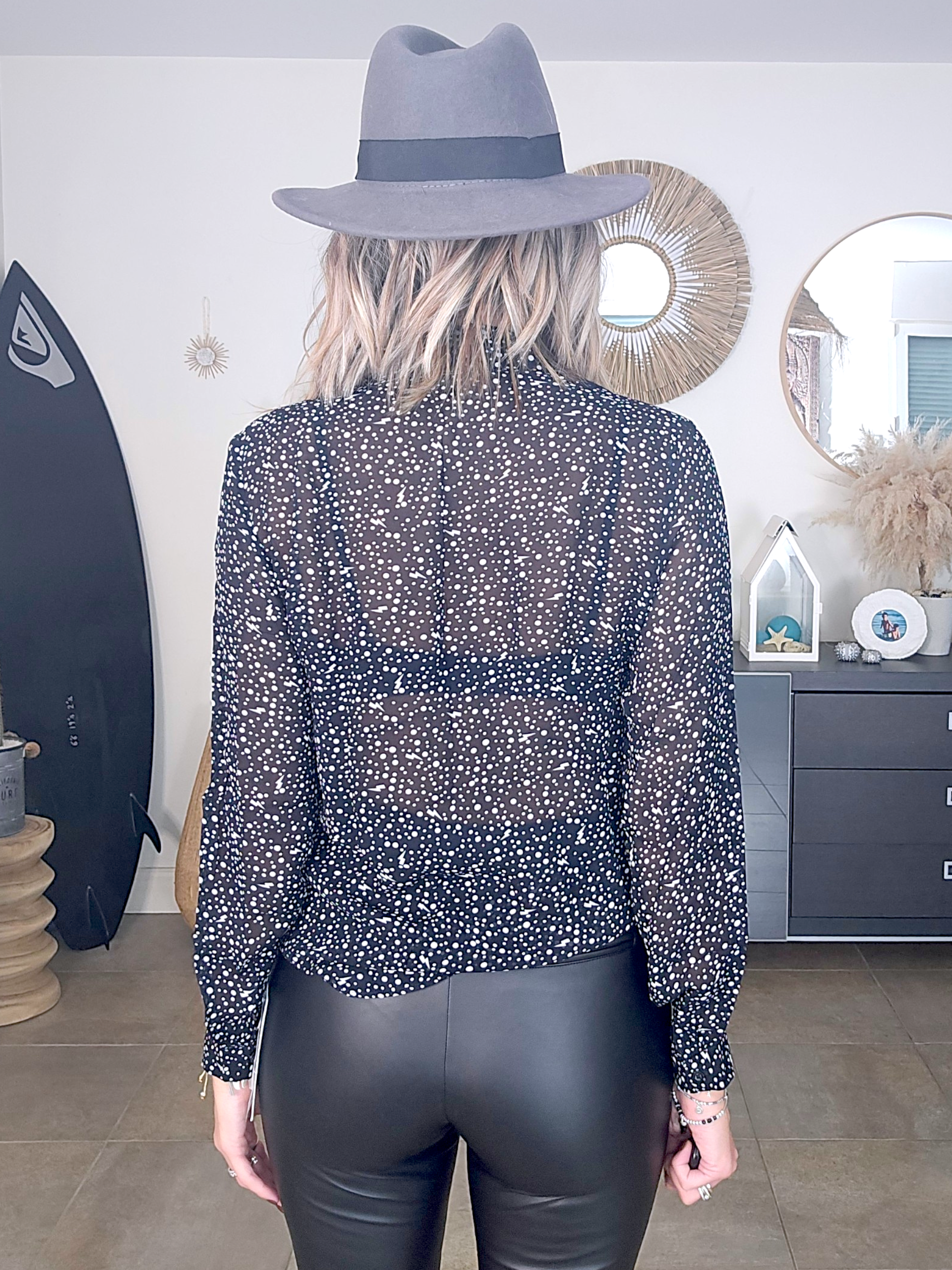 Chemise noire à imprimé éclairs et pois blancs - 𝐌𝐚𝐫𝐢𝐧𝐚𝟒𝟒𝐟𝐚𝐦𝐢𝐥𝐲
