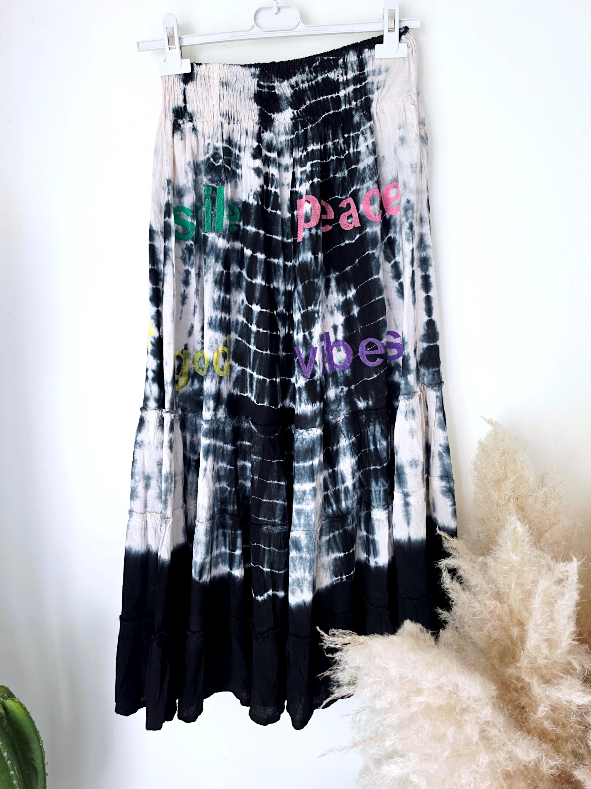 Jupe longue tie and dye à tags - 𝐌𝐚𝐫𝐢𝐧𝐚𝟒𝟒𝐟𝐚𝐦𝐢𝐥𝐲