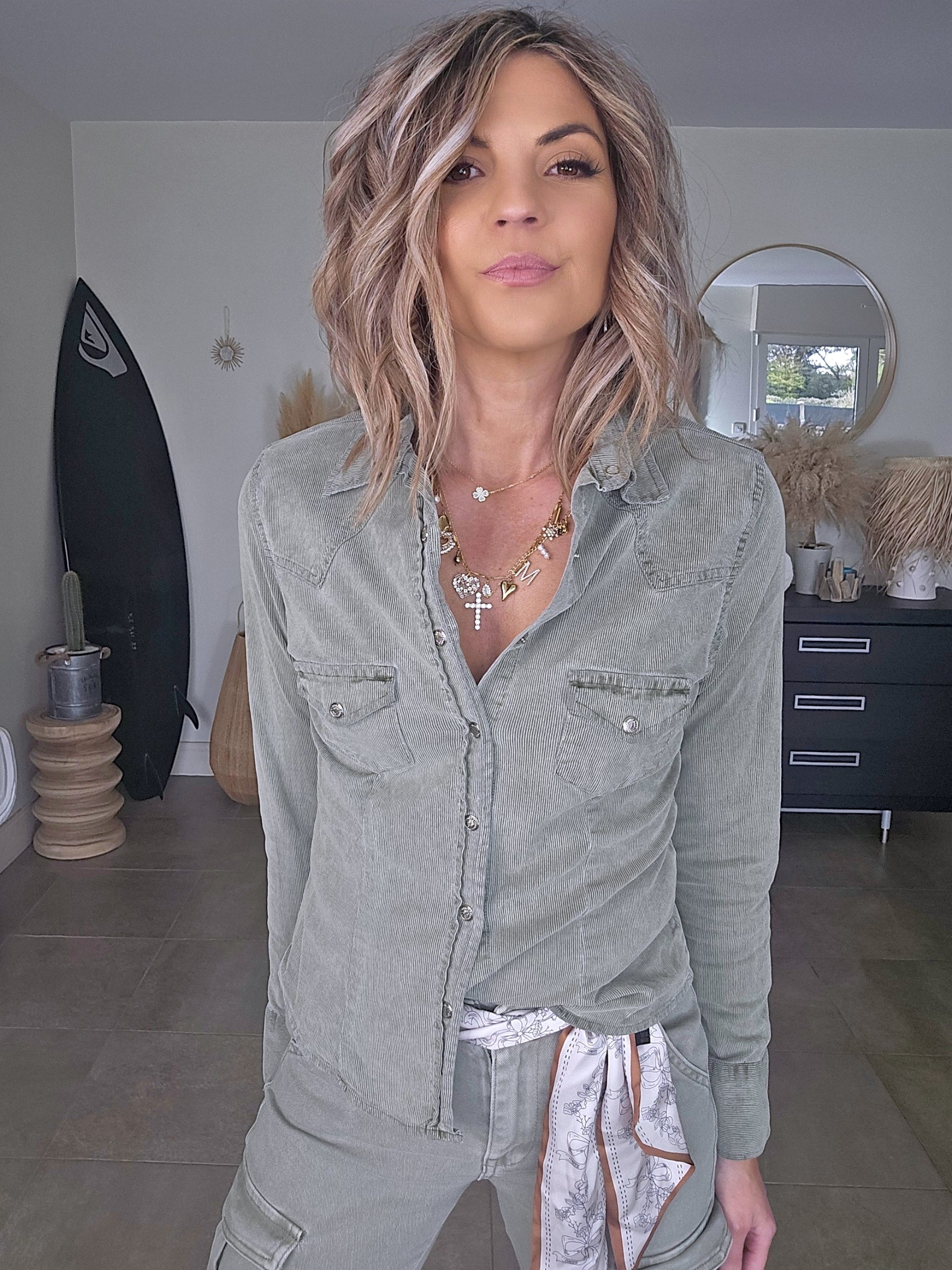 Chemise velours kaki-beige - 𝐌𝐚𝐫𝐢𝐧𝐚𝟒𝟒𝐟𝐚𝐦𝐢𝐥𝐲