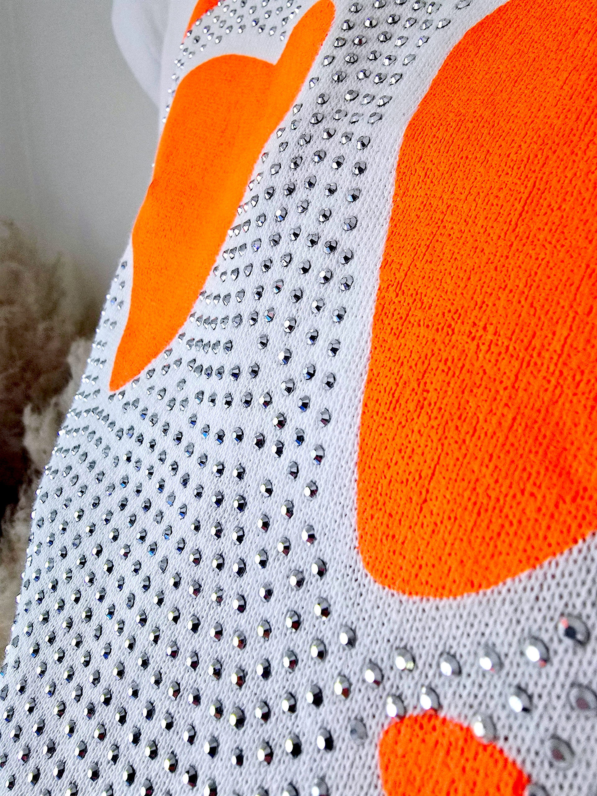 Haut blanc smiley orange fluo - 𝐌𝐚𝐫𝐢𝐧𝐚𝟒𝟒𝐟𝐚𝐦𝐢𝐥𝐲