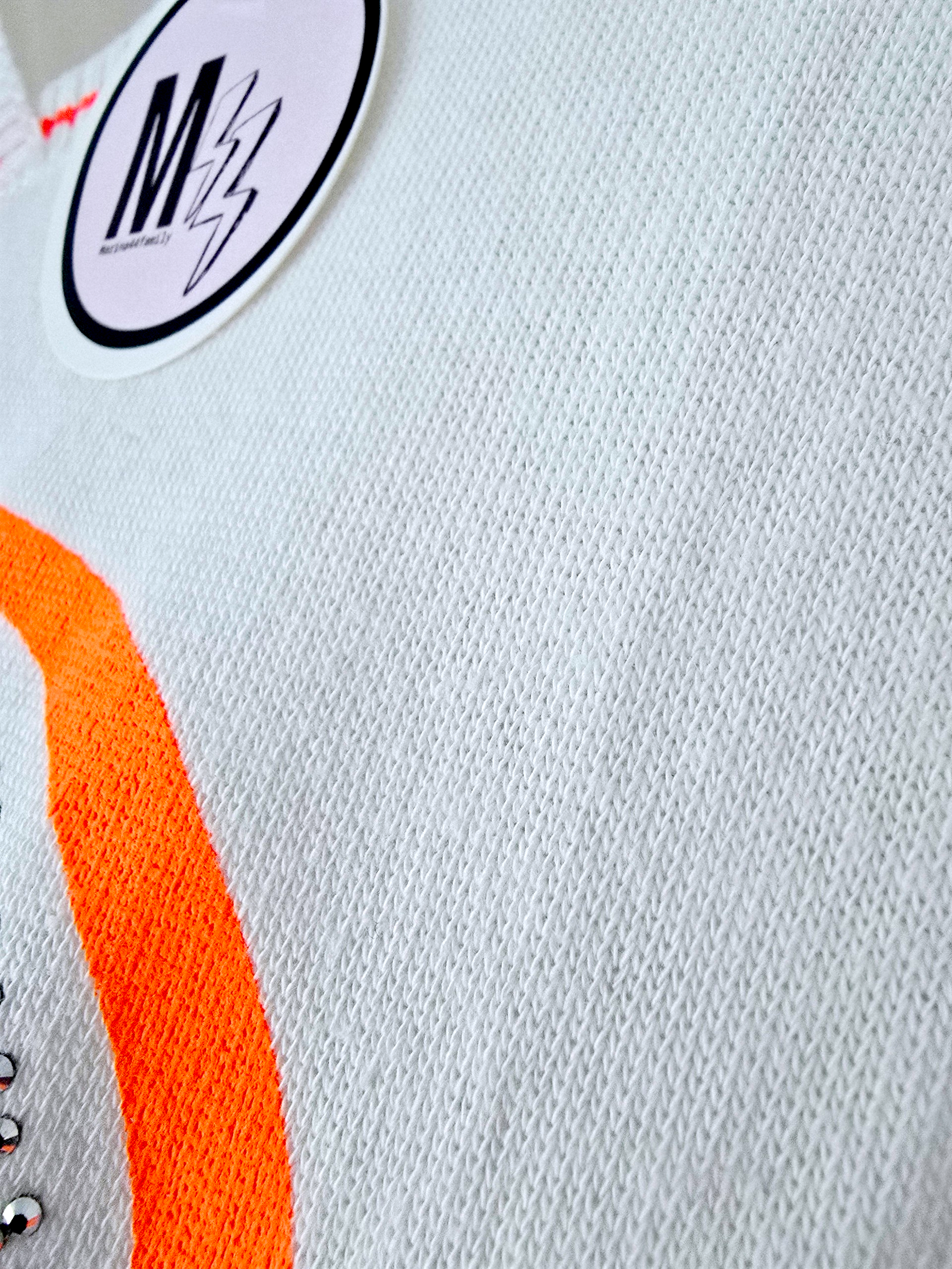Haut blanc smiley orange fluo - 𝐌𝐚𝐫𝐢𝐧𝐚𝟒𝟒𝐟𝐚𝐦𝐢𝐥𝐲