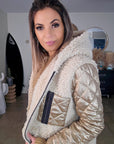 Manteau bouclette beige à manches dorées - 𝐌𝐚𝐫𝐢𝐧𝐚𝟒𝟒𝐟𝐚𝐦𝐢𝐥𝐲