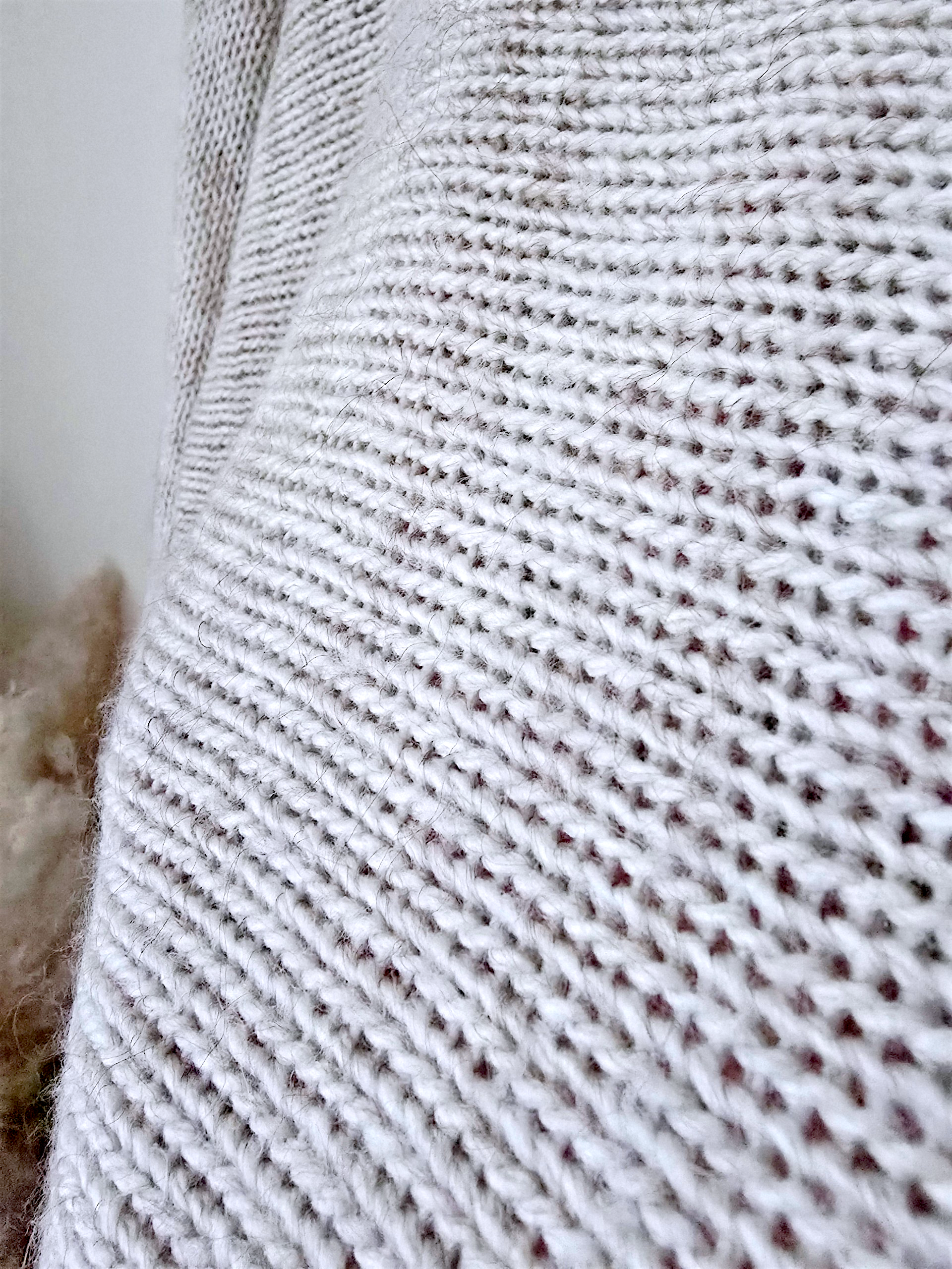Pull beige à maille ajourée avec bandes latérales léo - 𝐌𝐚𝐫𝐢𝐧𝐚𝟒𝟒𝐟𝐚𝐦𝐢𝐥𝐲