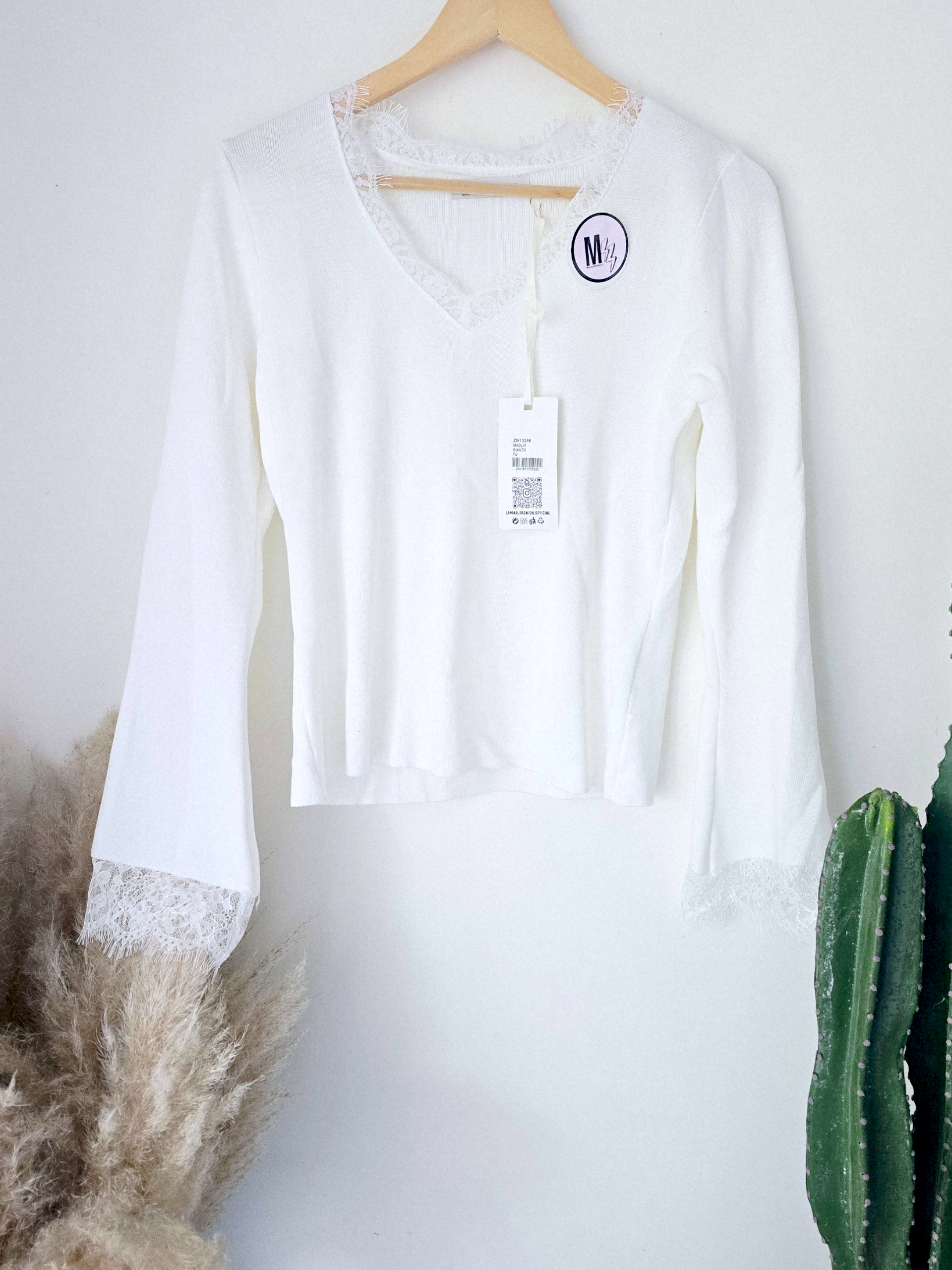 Pull blanc avec dentelle - 𝐌𝐚𝐫𝐢𝐧𝐚𝟒𝟒𝐟𝐚𝐦𝐢𝐥𝐲