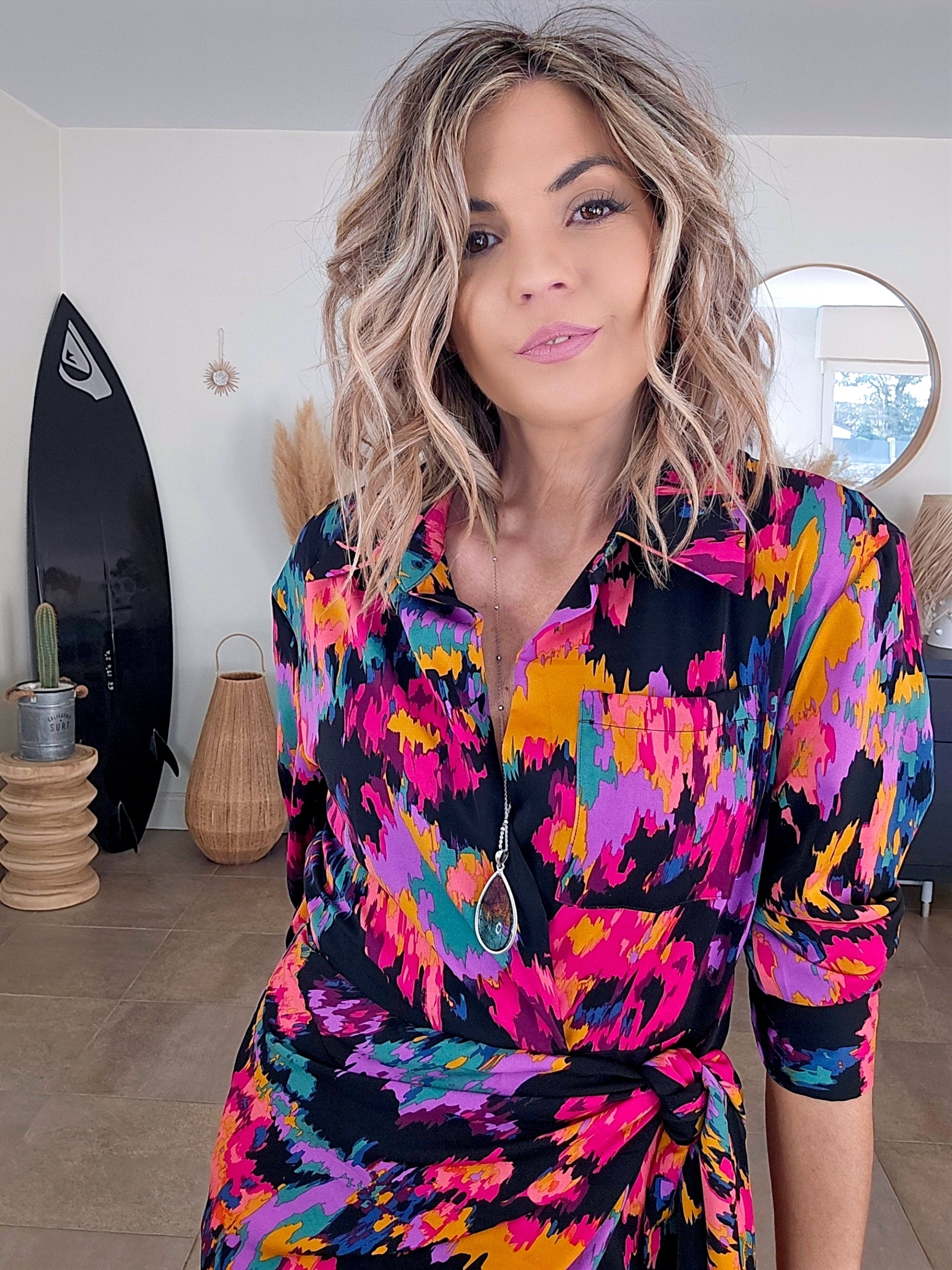 Robe noire à imprimé fleuri lumineux - 𝐌𝐚𝐫𝐢𝐧𝐚𝟒𝟒𝐟𝐚𝐦𝐢𝐥𝐲