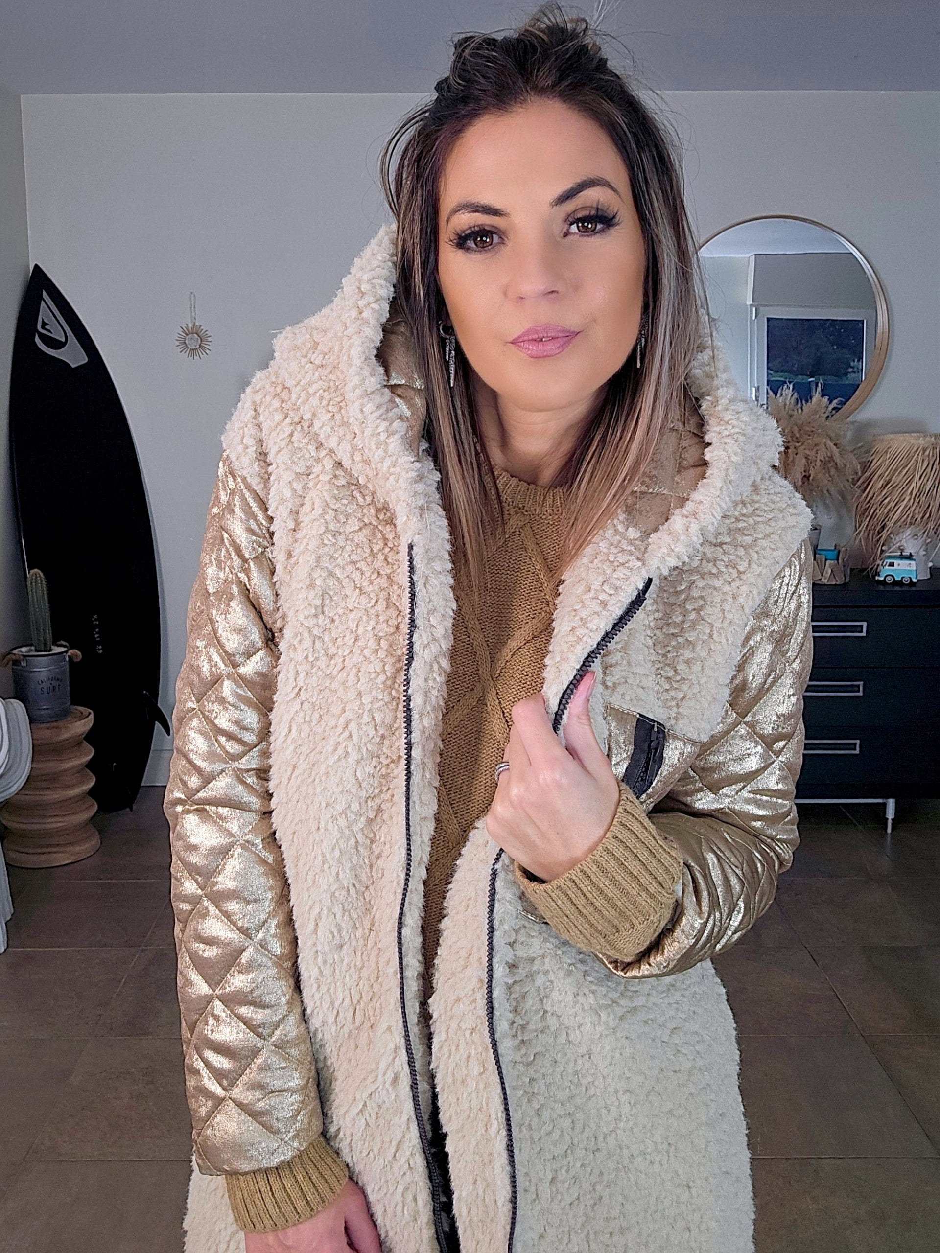 Manteau bouclette beige à manches dorées - 𝐌𝐚𝐫𝐢𝐧𝐚𝟒𝟒𝐟𝐚𝐦𝐢𝐥𝐲