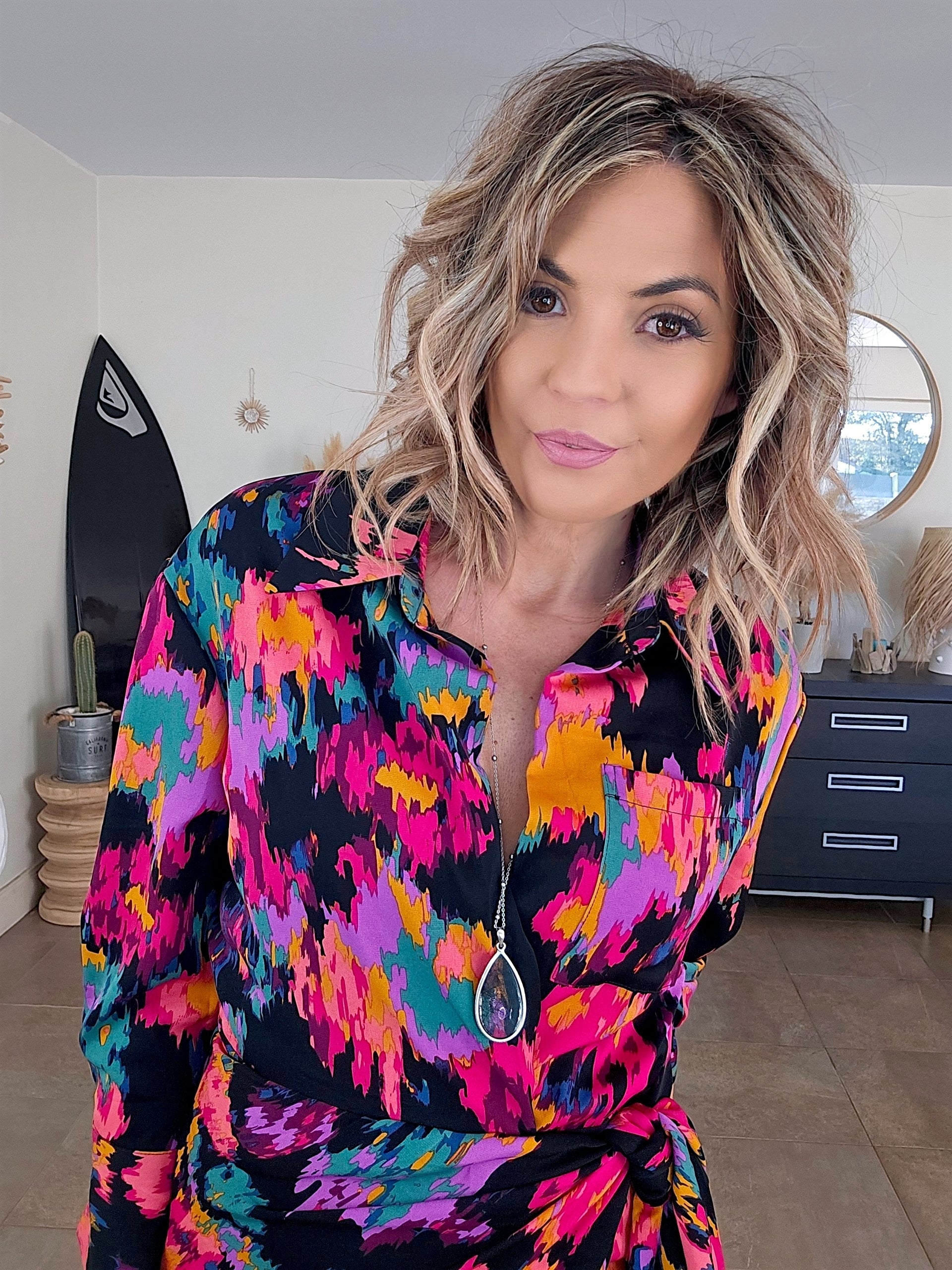 Robe noire à imprimé fleuri lumineux - 𝐌𝐚𝐫𝐢𝐧𝐚𝟒𝟒𝐟𝐚𝐦𝐢𝐥𝐲