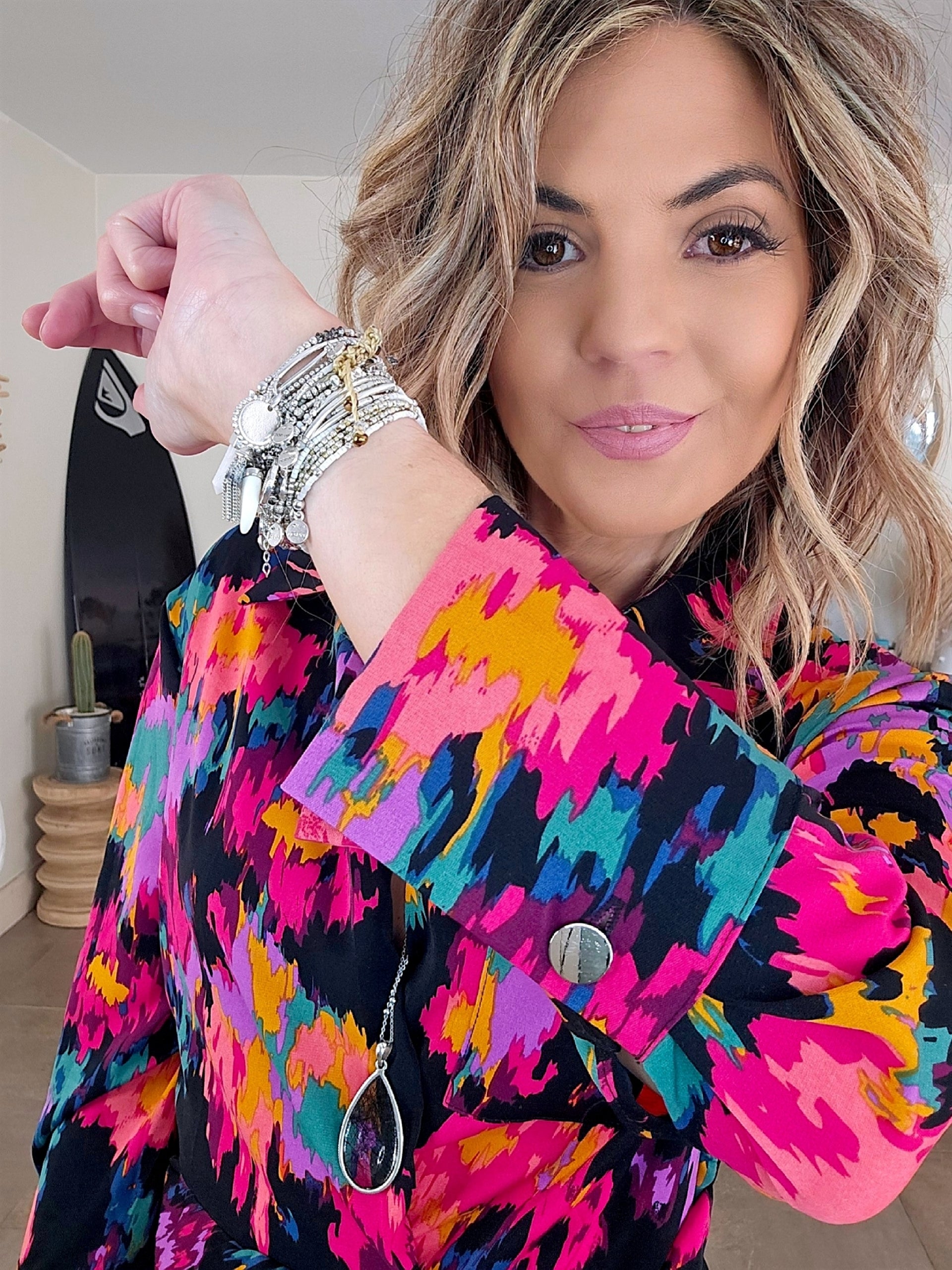 Robe noire à imprimé fleuri lumineux - 𝐌𝐚𝐫𝐢𝐧𝐚𝟒𝟒𝐟𝐚𝐦𝐢𝐥𝐲