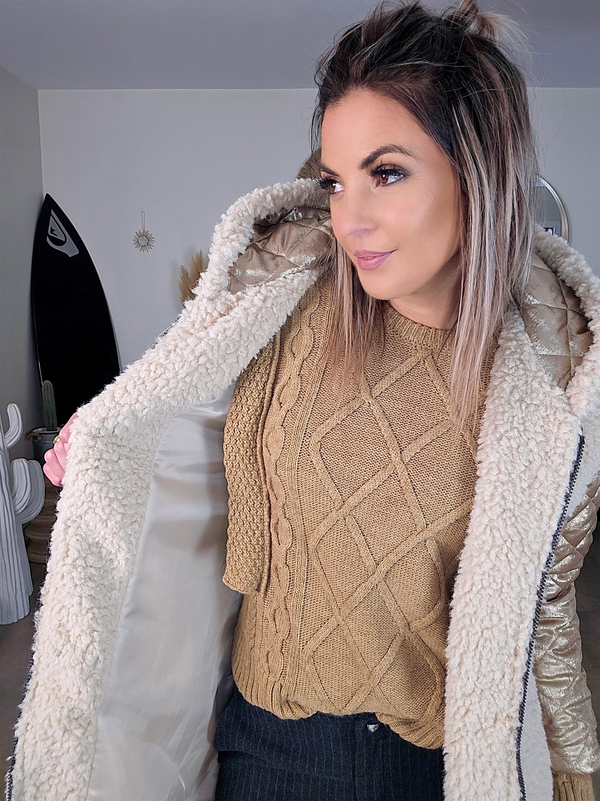 Manteau bouclette beige à manches dorées - 𝐌𝐚𝐫𝐢𝐧𝐚𝟒𝟒𝐟𝐚𝐦𝐢𝐥𝐲