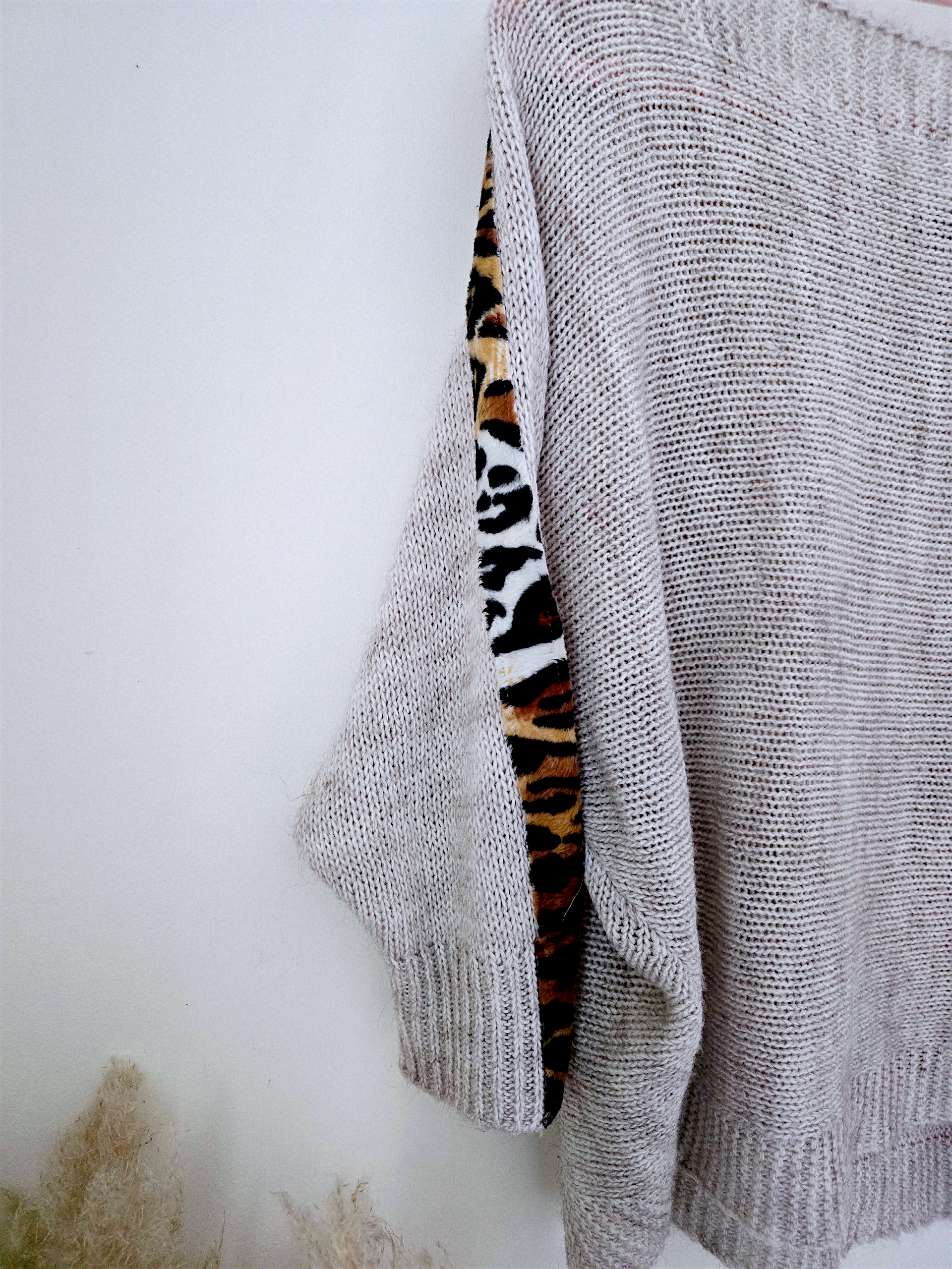 Pull beige à maille ajourée avec bandes latérales léo - 𝐌𝐚𝐫𝐢𝐧𝐚𝟒𝟒𝐟𝐚𝐦𝐢𝐥𝐲