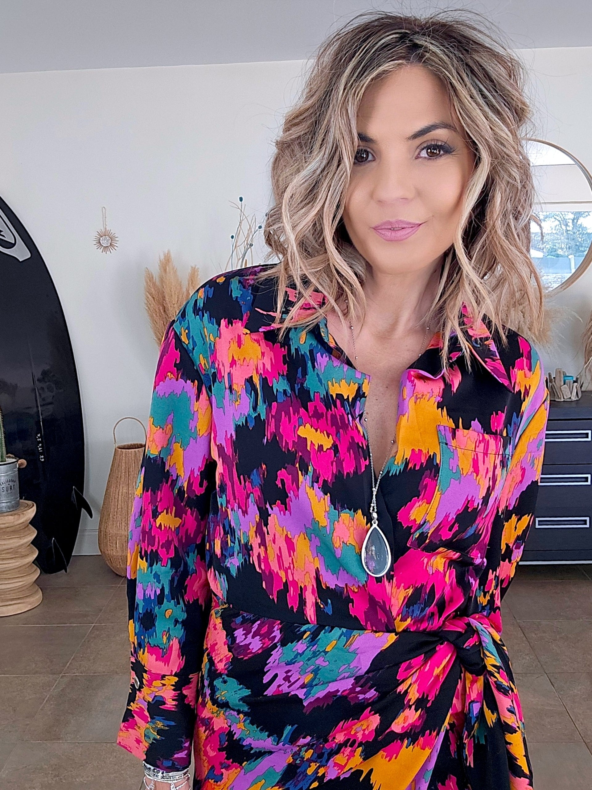 Robe noire à imprimé fleuri lumineux - 𝐌𝐚𝐫𝐢𝐧𝐚𝟒𝟒𝐟𝐚𝐦𝐢𝐥𝐲