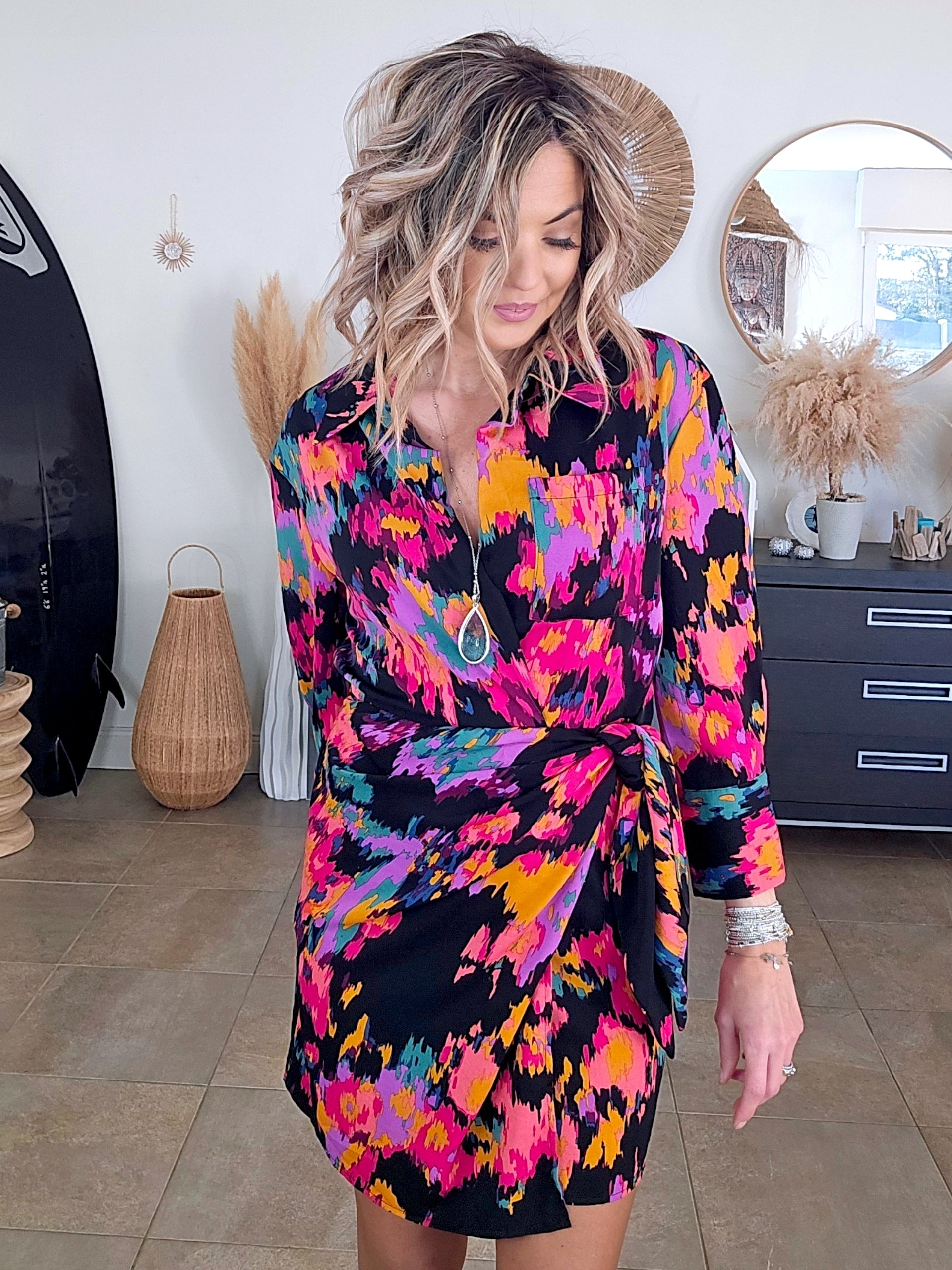 Robe noire à imprimé fleuri lumineux - 𝐌𝐚𝐫𝐢𝐧𝐚𝟒𝟒𝐟𝐚𝐦𝐢𝐥𝐲
