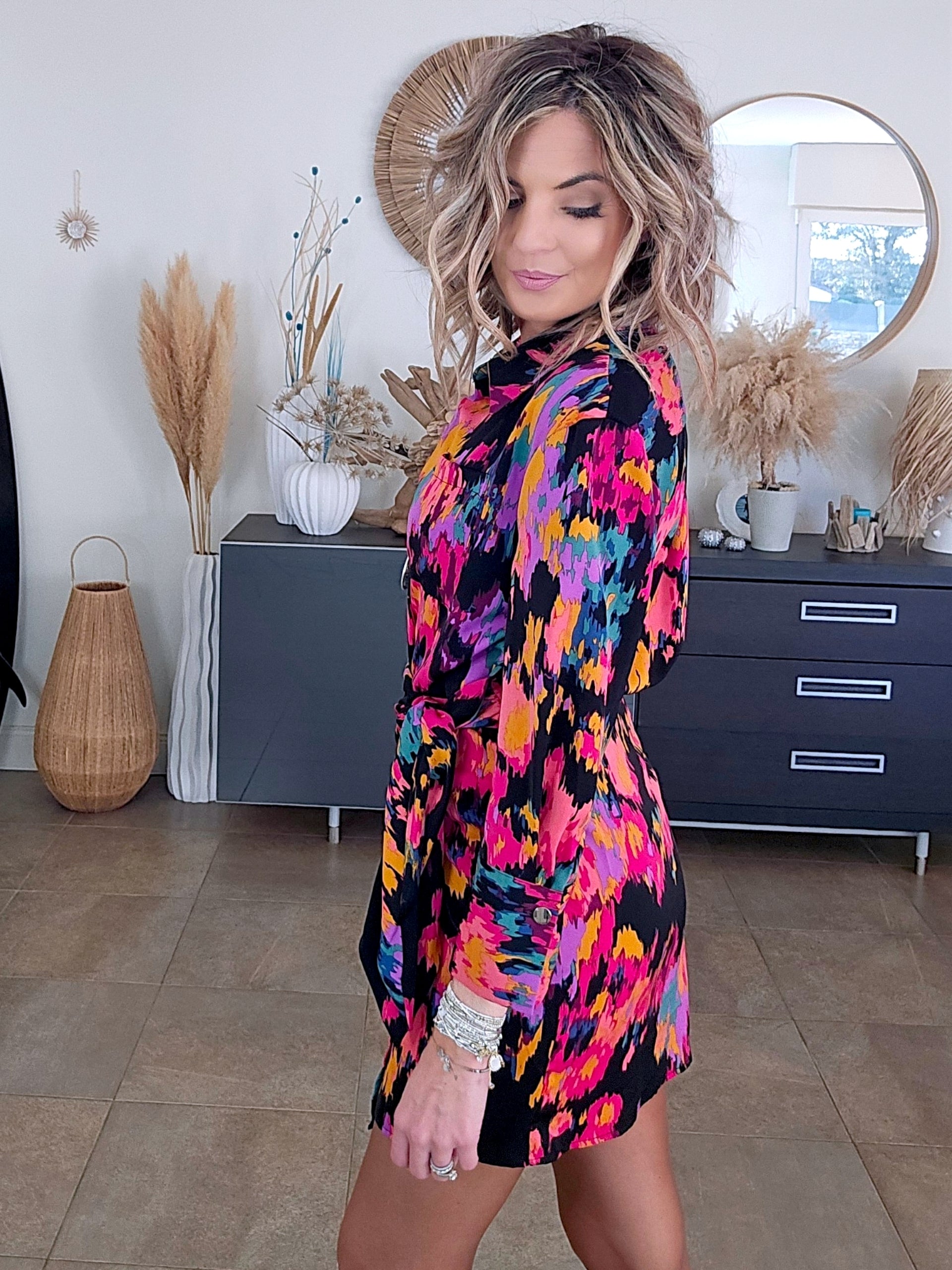 Robe noire à imprimé fleuri lumineux - 𝐌𝐚𝐫𝐢𝐧𝐚𝟒𝟒𝐟𝐚𝐦𝐢𝐥𝐲