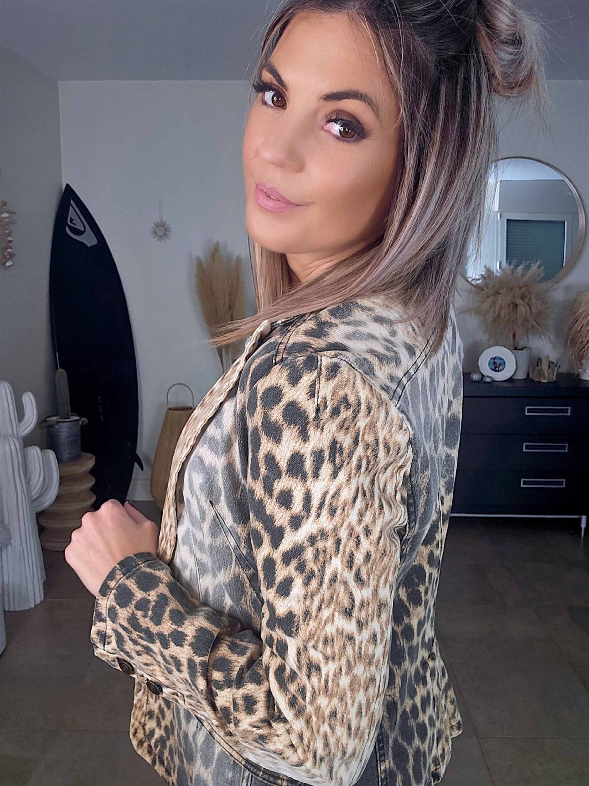 Veste en jean à imprimé léopard - 𝐌𝐚𝐫𝐢𝐧𝐚𝟒𝟒𝐟𝐚𝐦𝐢𝐥𝐲