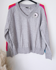Pull gris clair à bandes latérales arc-en-ciel - 𝐌𝐚𝐫𝐢𝐧𝐚𝟒𝟒𝐟𝐚𝐦𝐢𝐥𝐲