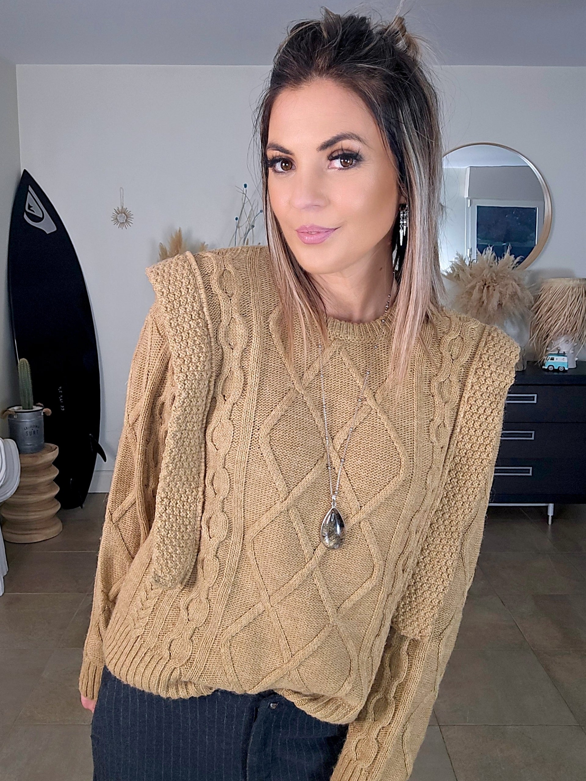 Pull beige foncé à empiècements effet superposition - 𝐌𝐚𝐫𝐢𝐧𝐚𝟒𝟒𝐟𝐚𝐦𝐢𝐥𝐲
