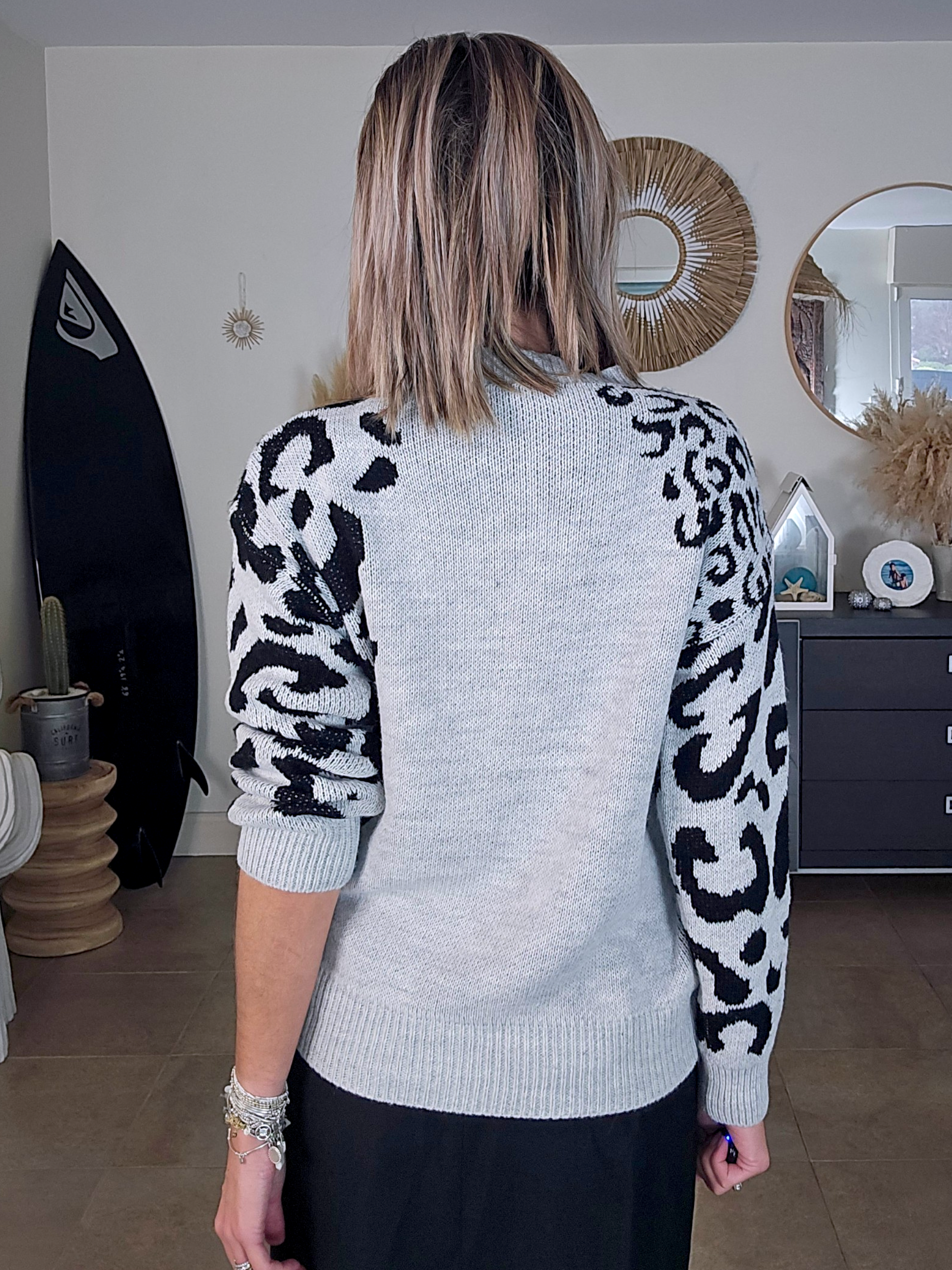 Pull gris à imprimé léopard noir - 𝐌𝐚𝐫𝐢𝐧𝐚𝟒𝟒𝐟𝐚𝐦𝐢𝐥𝐲
