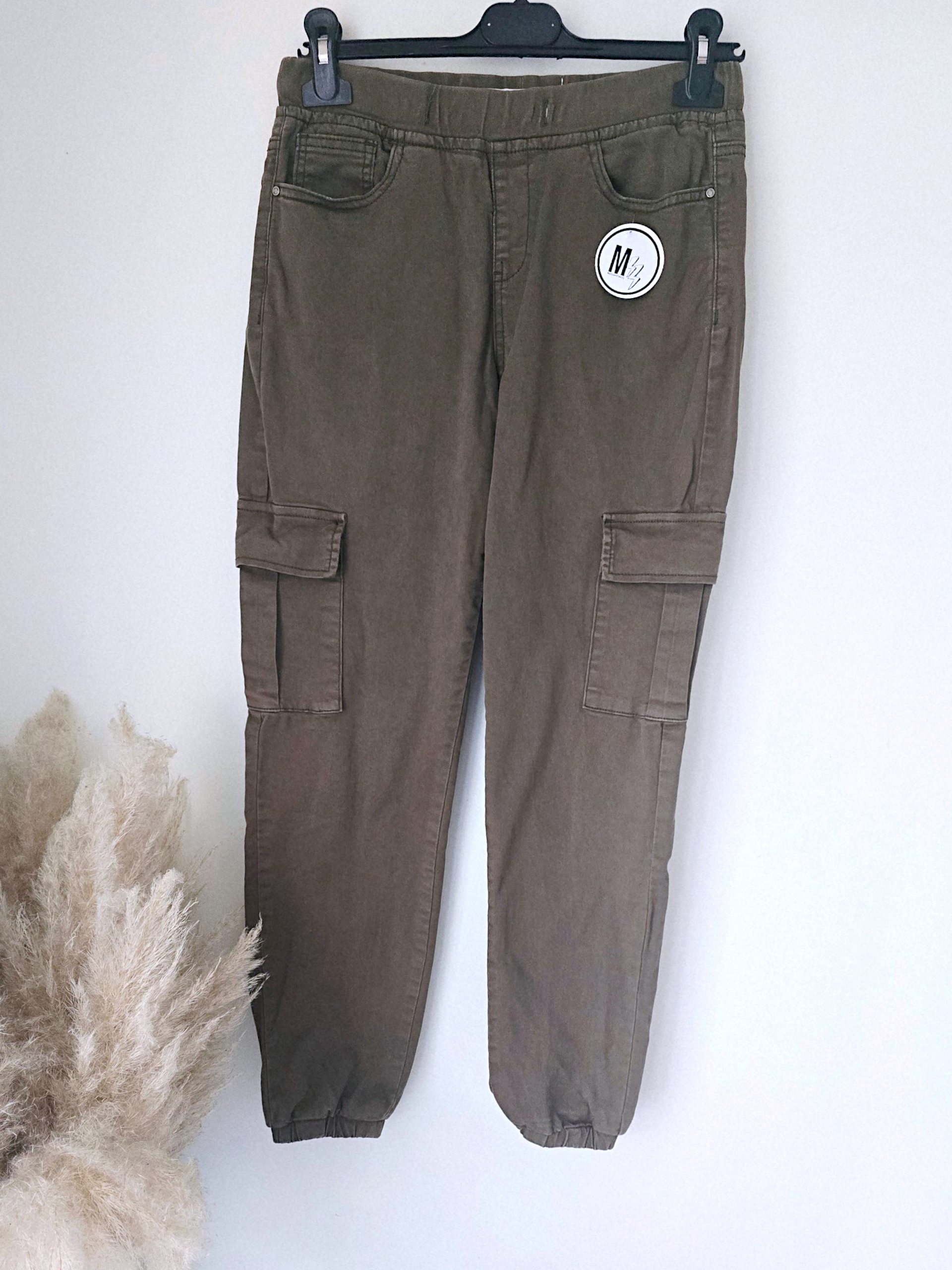 Pantalon cargo kaki - 𝐌𝐚𝐫𝐢𝐧𝐚𝟒𝟒𝐟𝐚𝐦𝐢𝐥𝐲