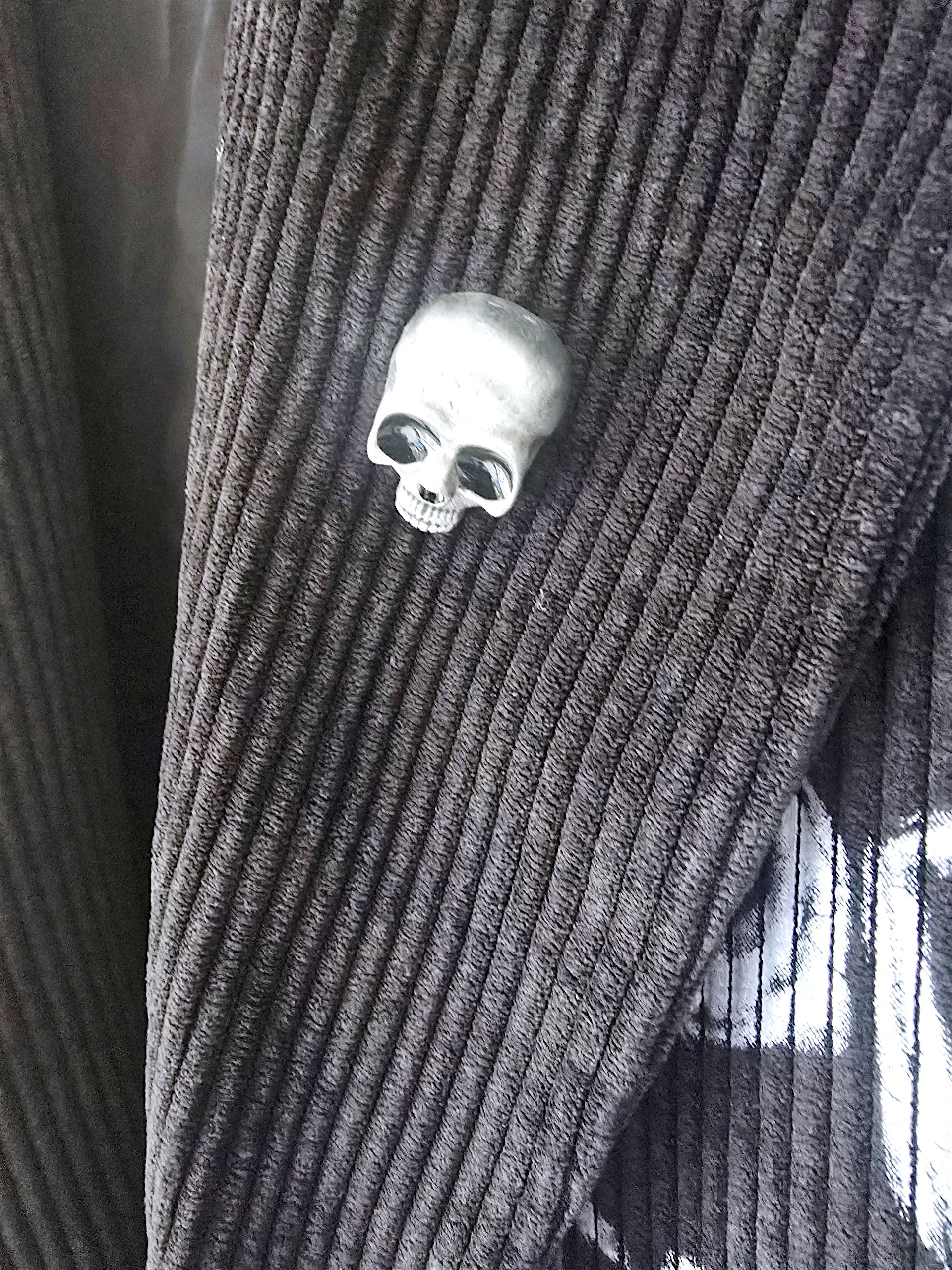 Veste en velours noir délavé à tags + pin's skull - 𝐌𝐚𝐫𝐢𝐧𝐚𝟒𝟒𝐟𝐚𝐦𝐢𝐥𝐲