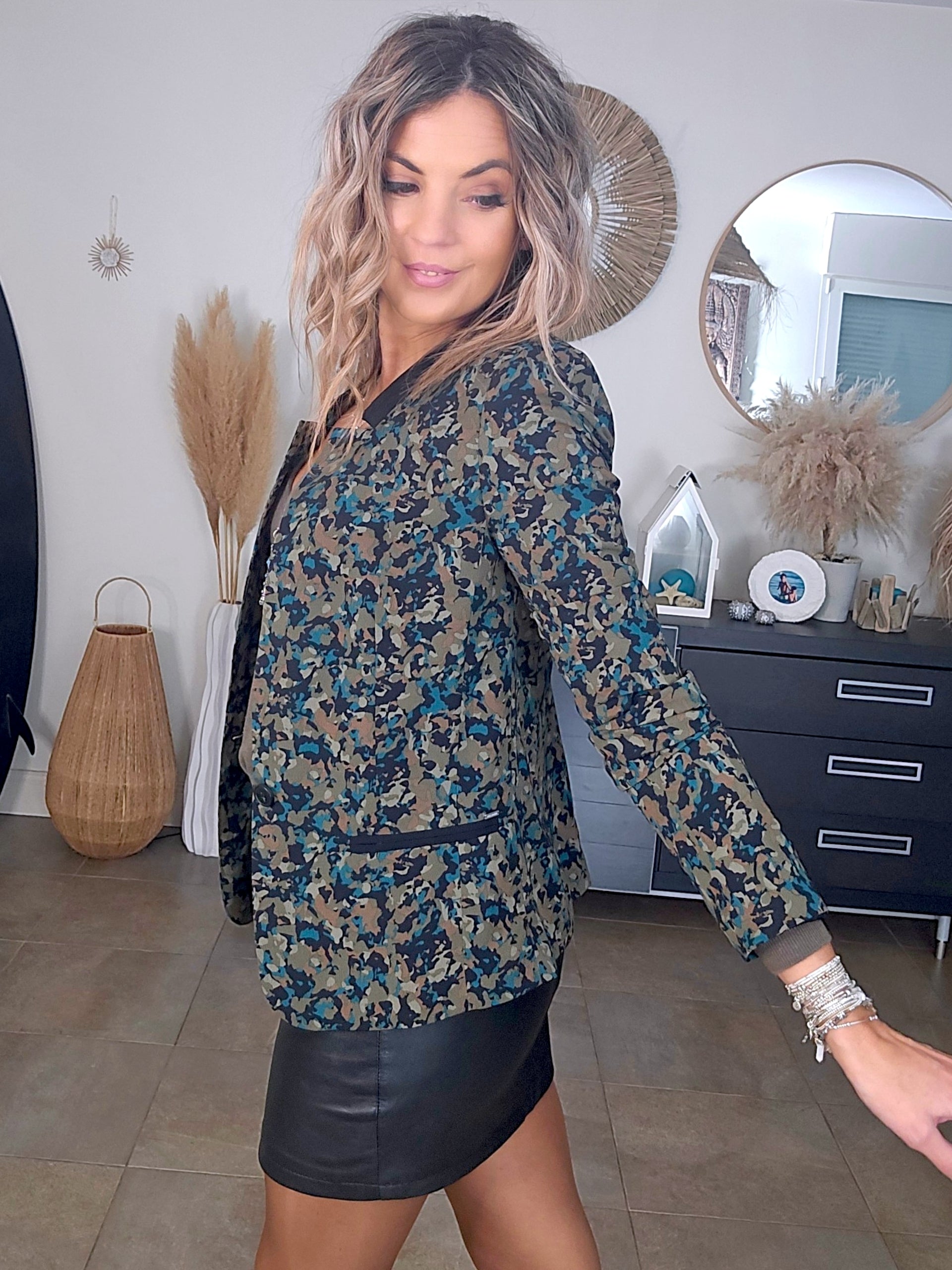 Veste cintrée à imprimé camouflage - 𝐌𝐚𝐫𝐢𝐧𝐚𝟒𝟒𝐟𝐚𝐦𝐢𝐥𝐲