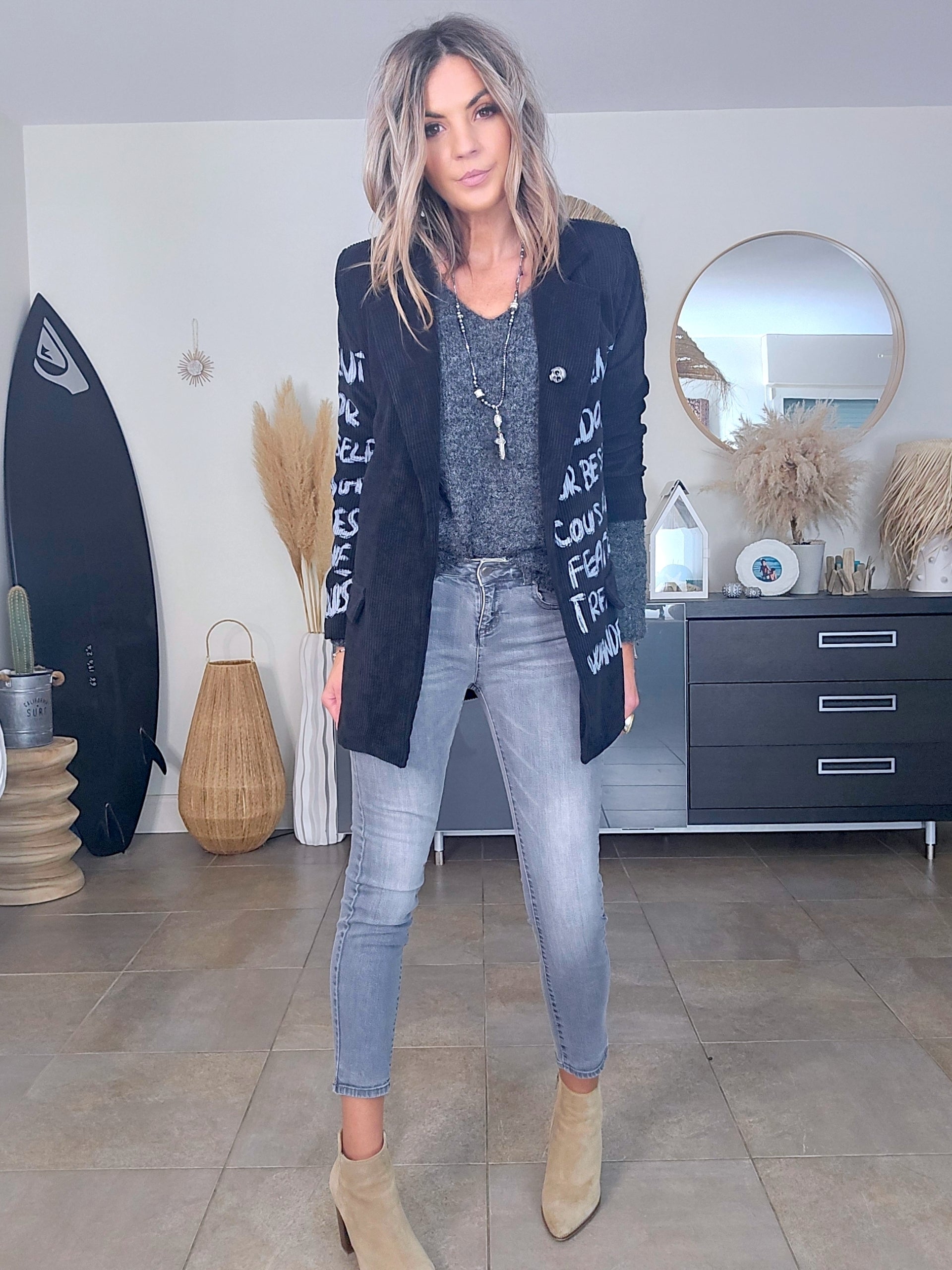 Veste en velours noir délavé à tags + pin's skull - 𝐌𝐚𝐫𝐢𝐧𝐚𝟒𝟒𝐟𝐚𝐦𝐢𝐥𝐲