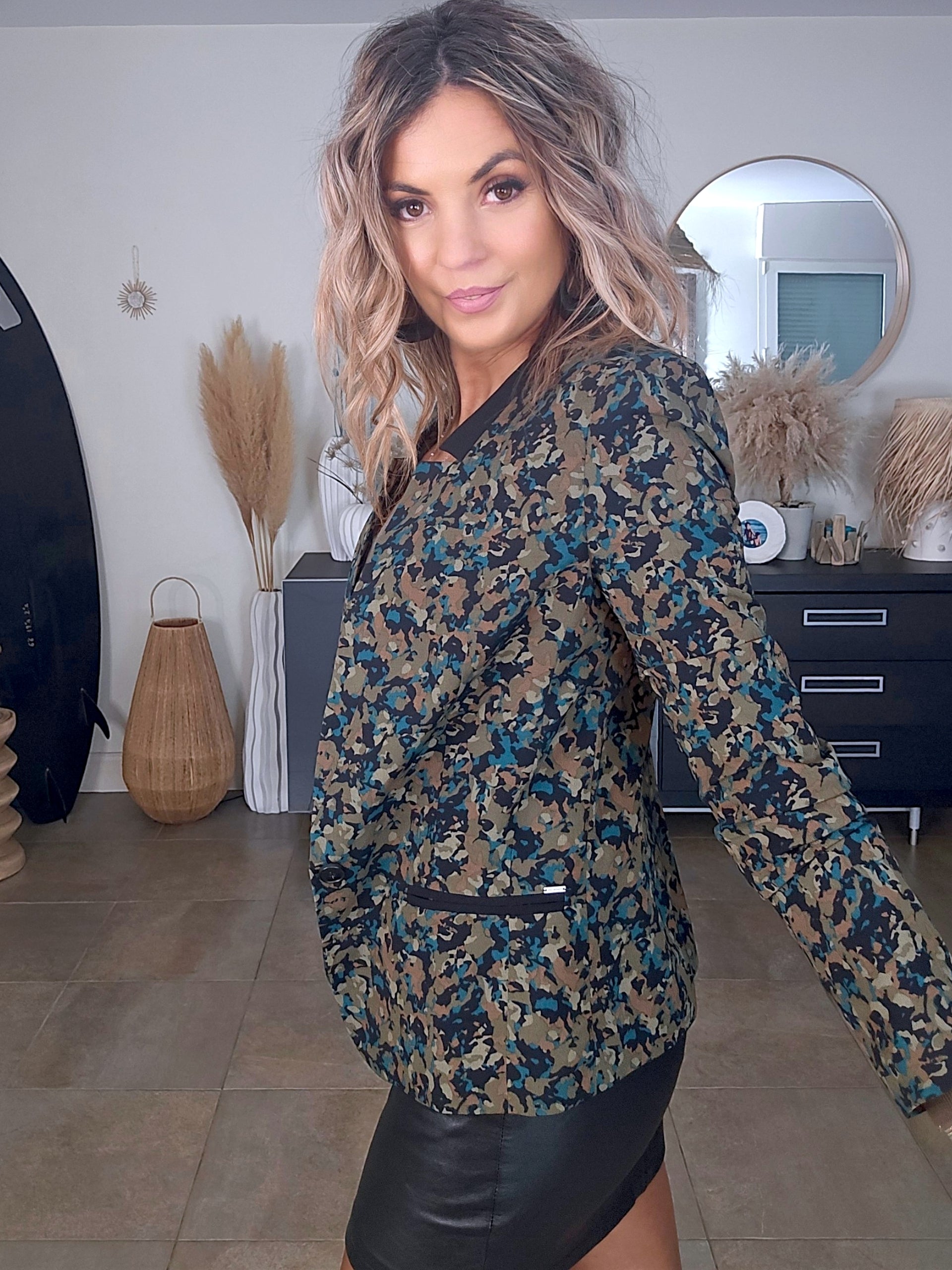 Veste cintrée à imprimé camouflage - 𝐌𝐚𝐫𝐢𝐧𝐚𝟒𝟒𝐟𝐚𝐦𝐢𝐥𝐲