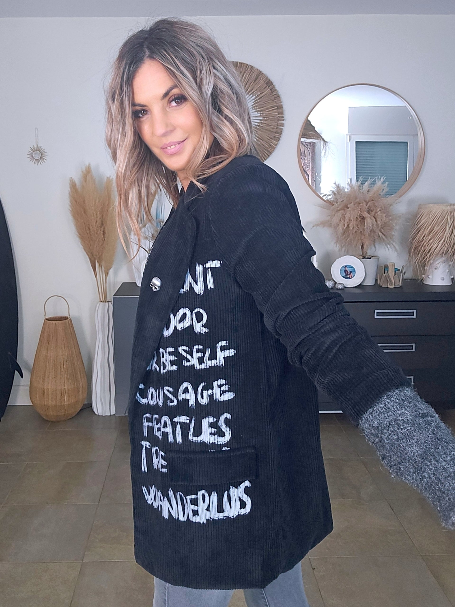 Veste en velours noir délavé à tags + pin's skull - 𝐌𝐚𝐫𝐢𝐧𝐚𝟒𝟒𝐟𝐚𝐦𝐢𝐥𝐲