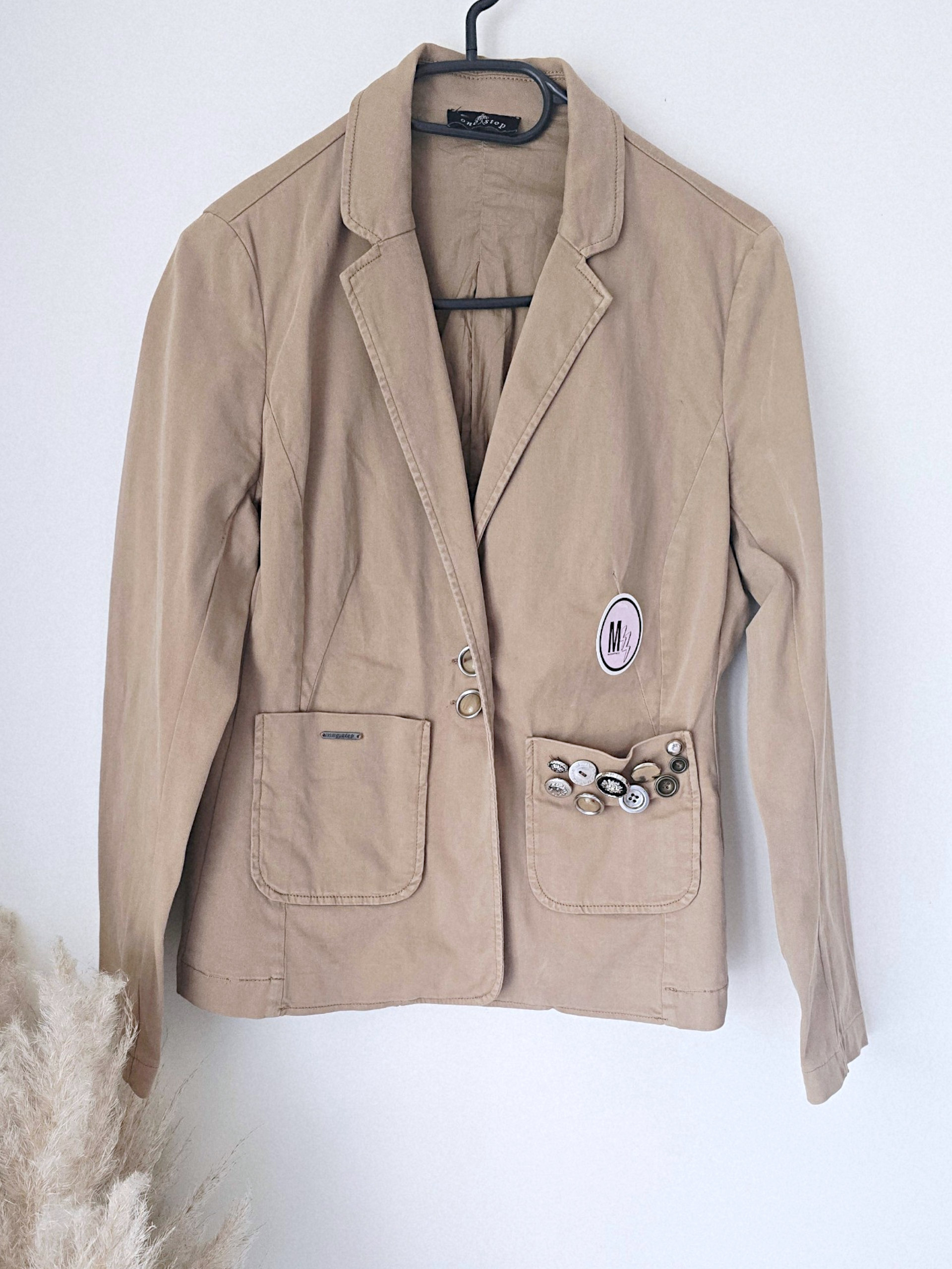 Veste cintrée beige boutons - 𝐌𝐚𝐫𝐢𝐧𝐚𝟒𝟒𝐟𝐚𝐦𝐢𝐥𝐲