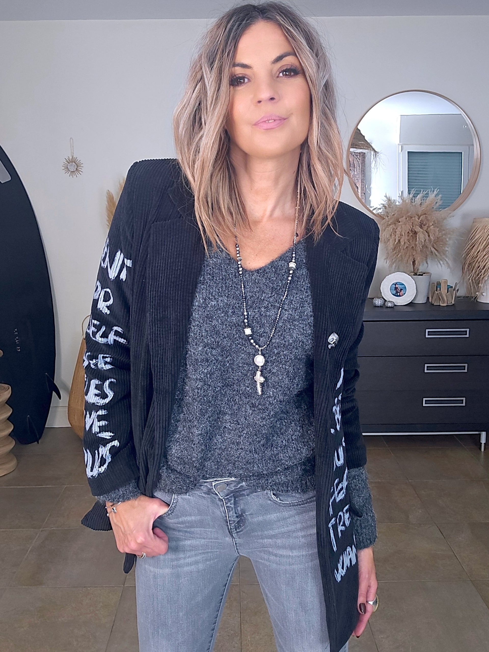 Veste en velours noir délavé à tags + pin's skull - 𝐌𝐚𝐫𝐢𝐧𝐚𝟒𝟒𝐟𝐚𝐦𝐢𝐥𝐲