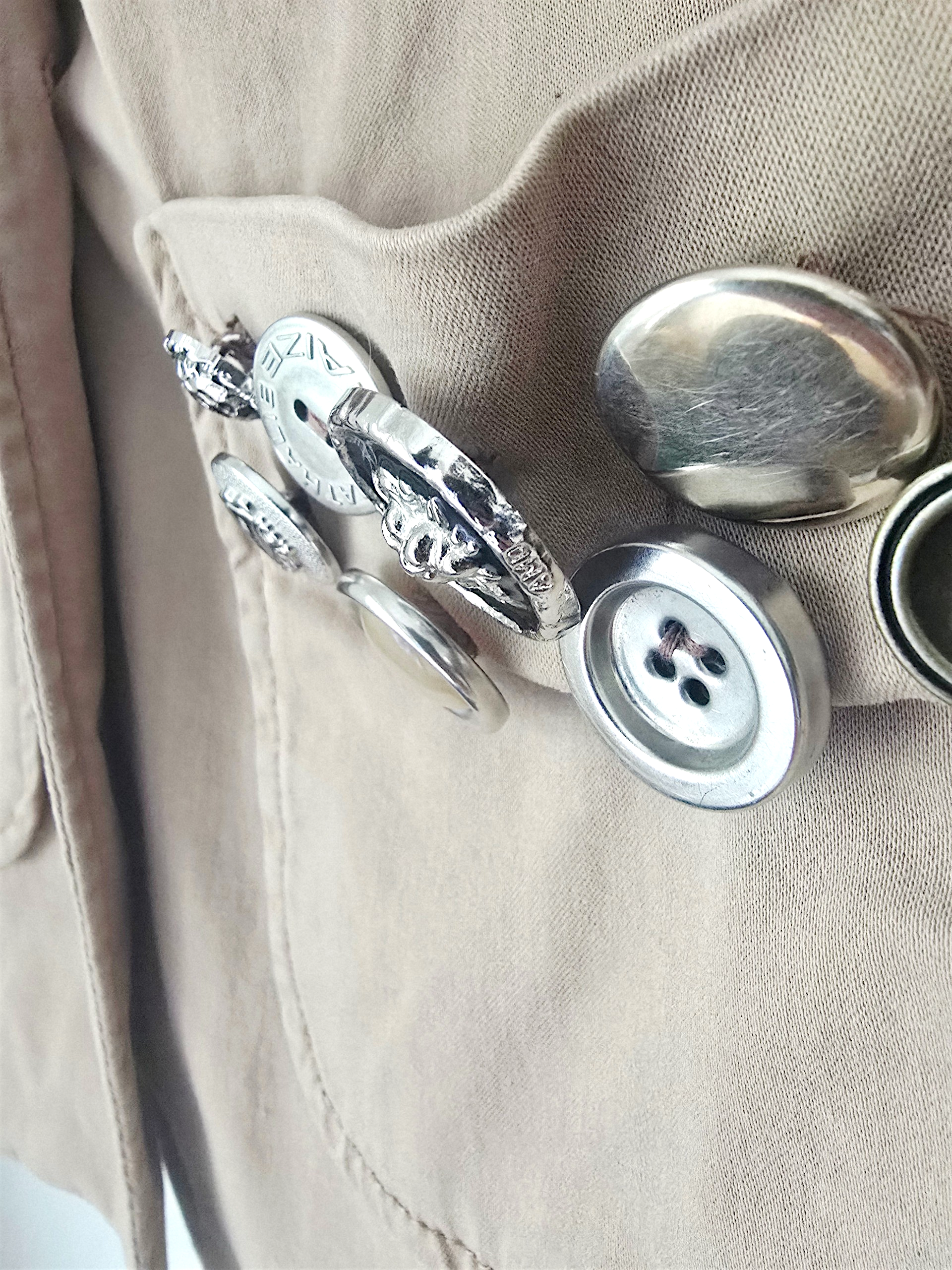 Veste cintrée beige boutons - 𝐌𝐚𝐫𝐢𝐧𝐚𝟒𝟒𝐟𝐚𝐦𝐢𝐥𝐲