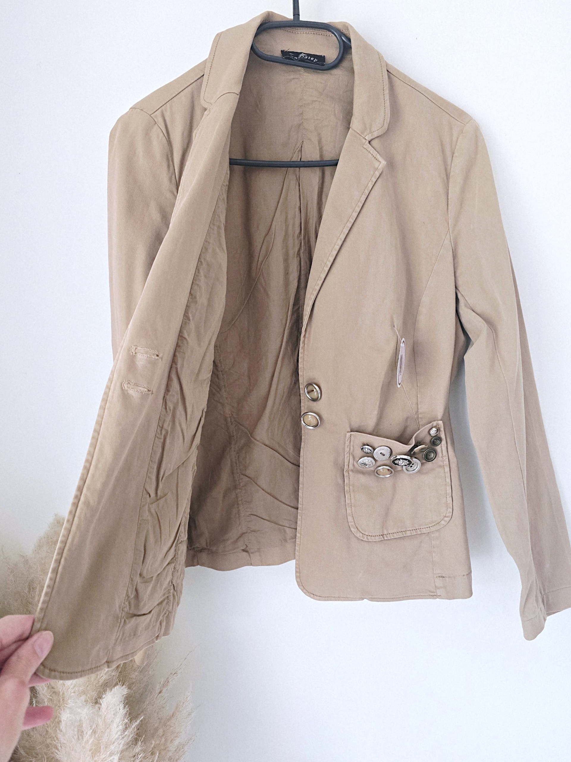 Veste cintrée beige boutons - 𝐌𝐚𝐫𝐢𝐧𝐚𝟒𝟒𝐟𝐚𝐦𝐢𝐥𝐲