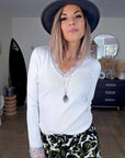 Pull blanc avec dentelle - 𝐌𝐚𝐫𝐢𝐧𝐚𝟒𝟒𝐟𝐚𝐦𝐢𝐥𝐲
