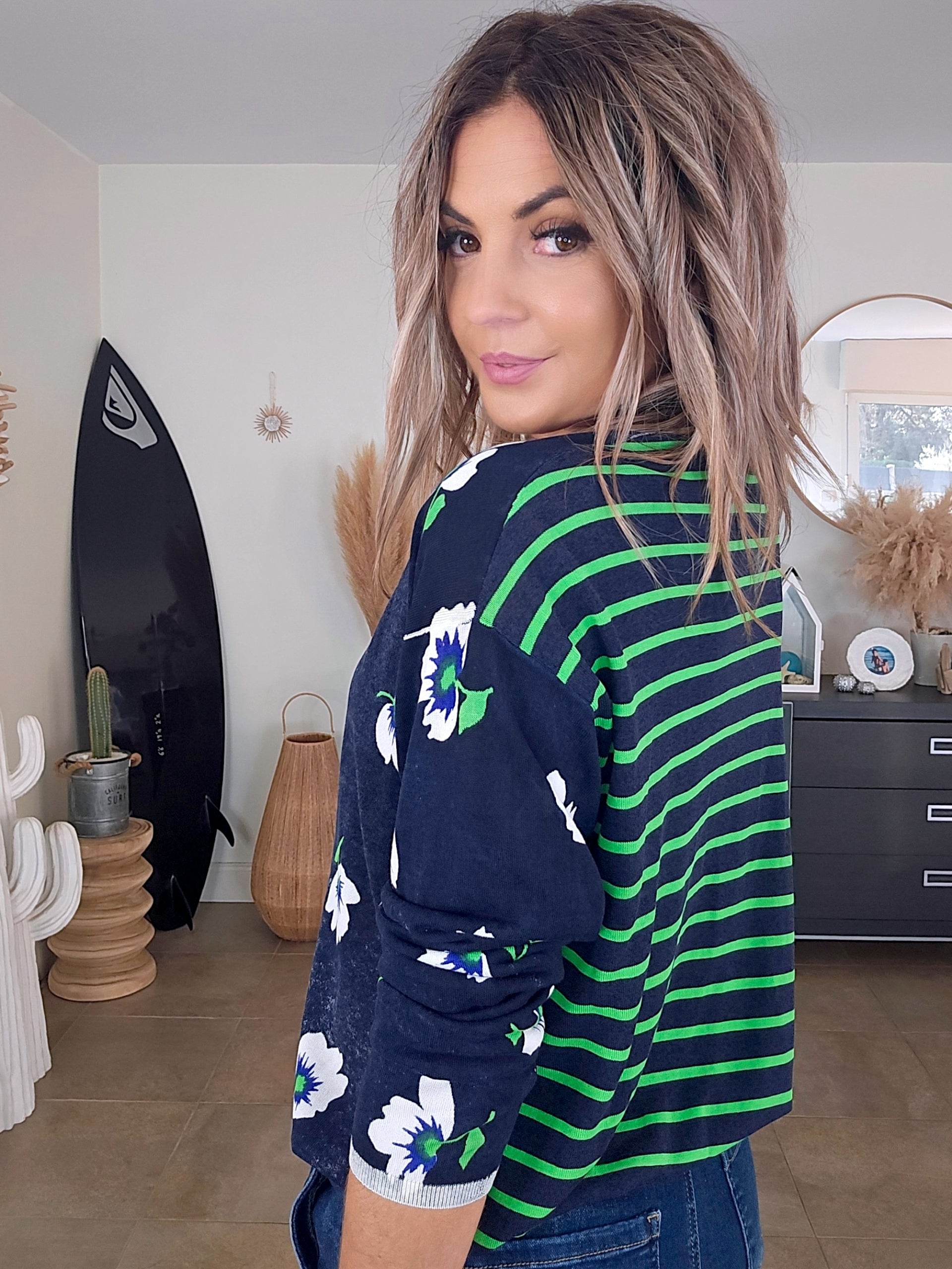 Cardigan bleu marine délavé à imprimé vert fluo - 𝐌𝐚𝐫𝐢𝐧𝐚𝟒𝟒𝐟𝐚𝐦𝐢𝐥𝐲