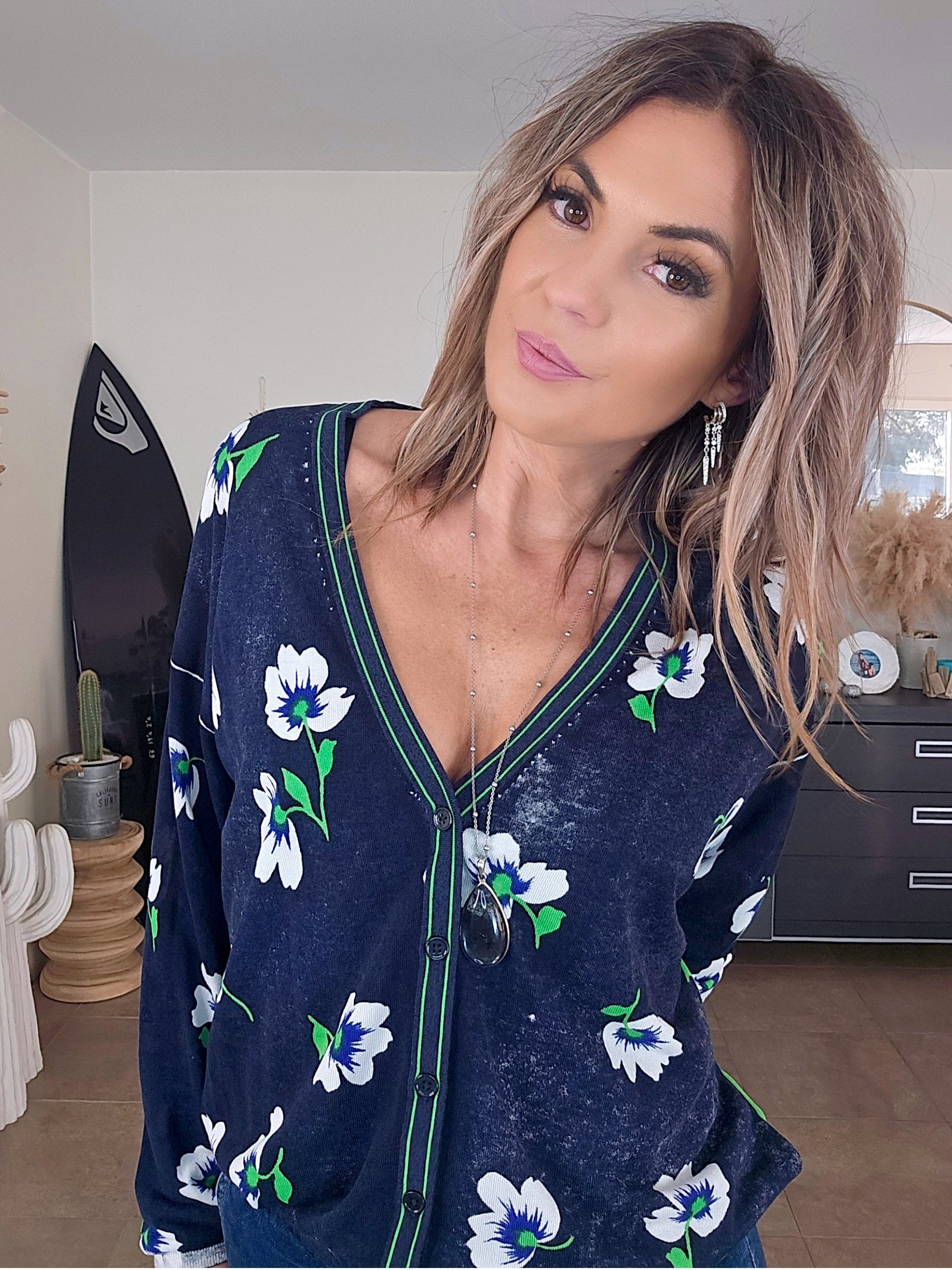 Cardigan bleu marine délavé à imprimé vert fluo - 𝐌𝐚𝐫𝐢𝐧𝐚𝟒𝟒𝐟𝐚𝐦𝐢𝐥𝐲