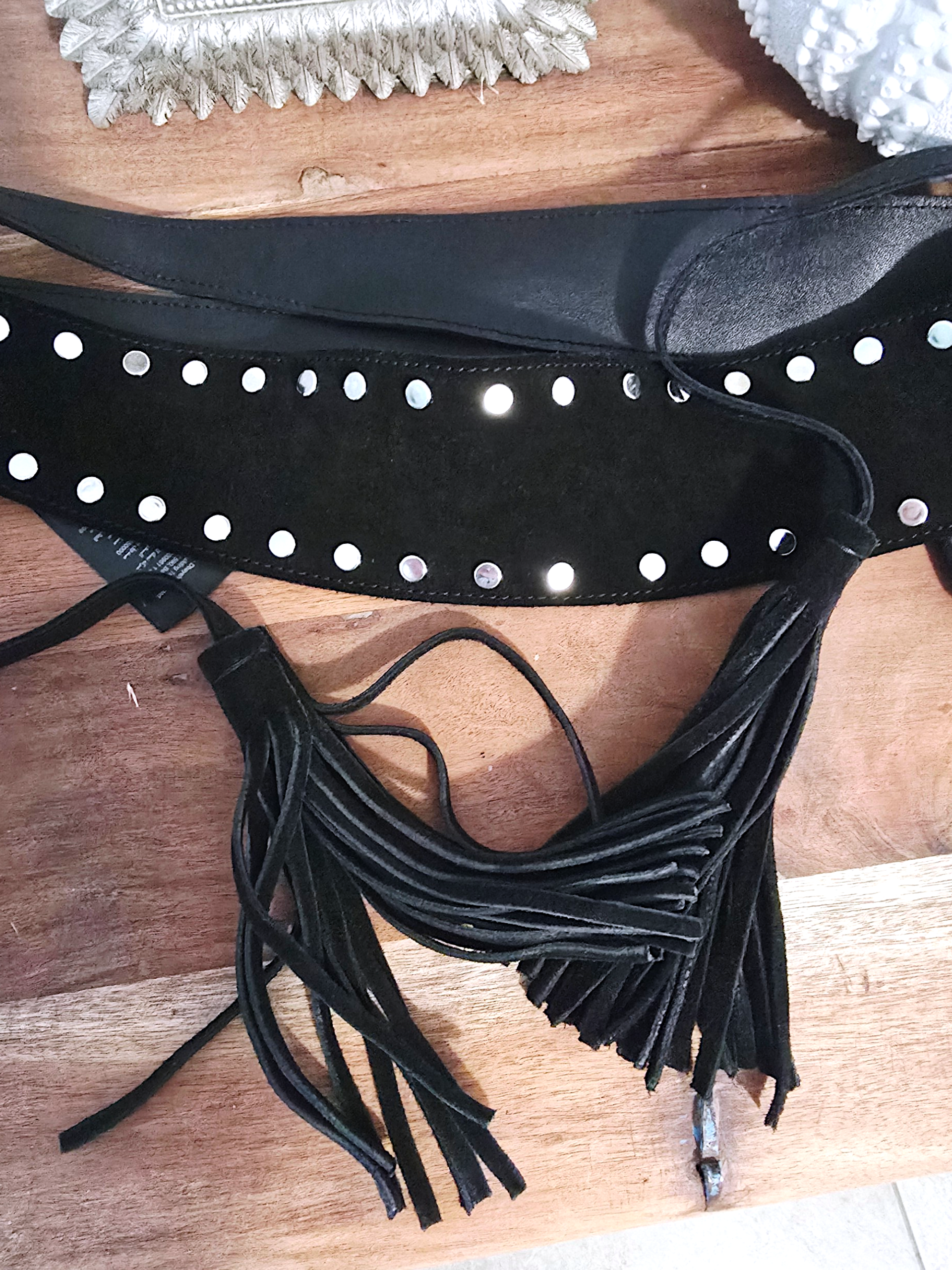 Ceinture noire cloutée 100% cuir - 𝐌𝐚𝐫𝐢𝐧𝐚𝟒𝟒𝐟𝐚𝐦𝐢𝐥𝐲