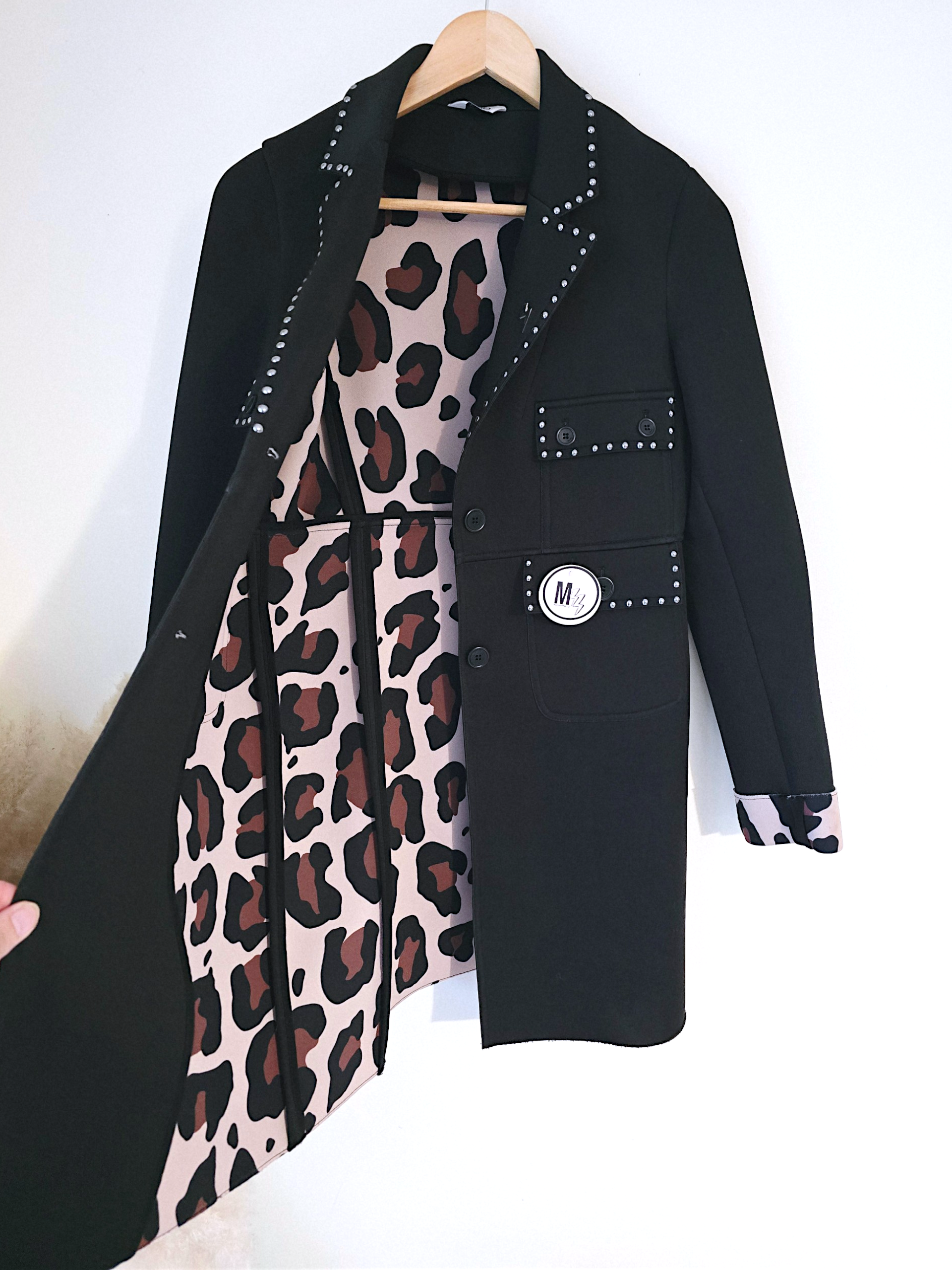 Manteau noir à clous mi-saison - 𝐌𝐚𝐫𝐢𝐧𝐚𝟒𝟒𝐟𝐚𝐦𝐢𝐥𝐲