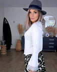 Pull blanc avec dentelle - 𝐌𝐚𝐫𝐢𝐧𝐚𝟒𝟒𝐟𝐚𝐦𝐢𝐥𝐲