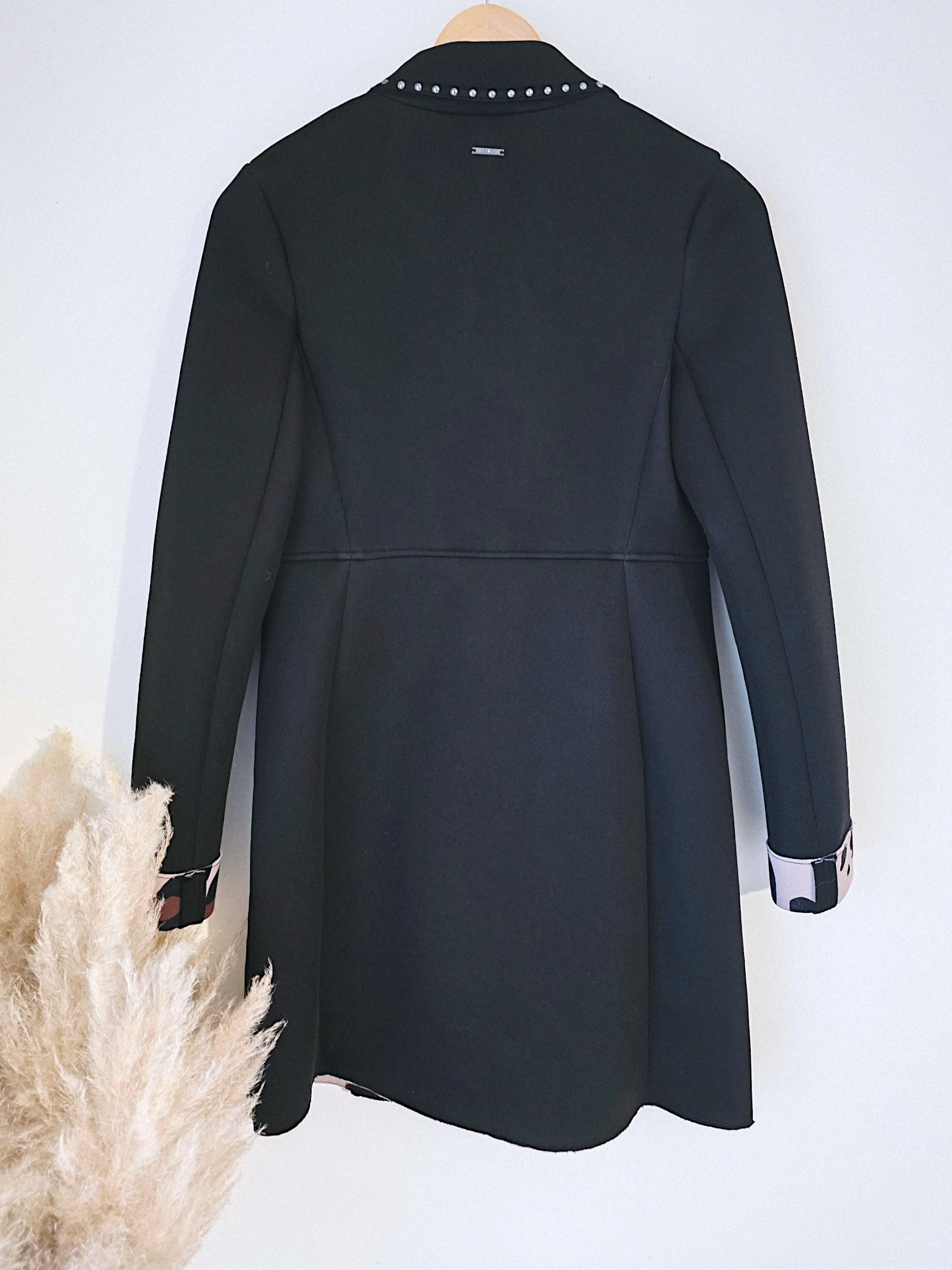 Manteau noir à clous mi-saison - 𝐌𝐚𝐫𝐢𝐧𝐚𝟒𝟒𝐟𝐚𝐦𝐢𝐥𝐲