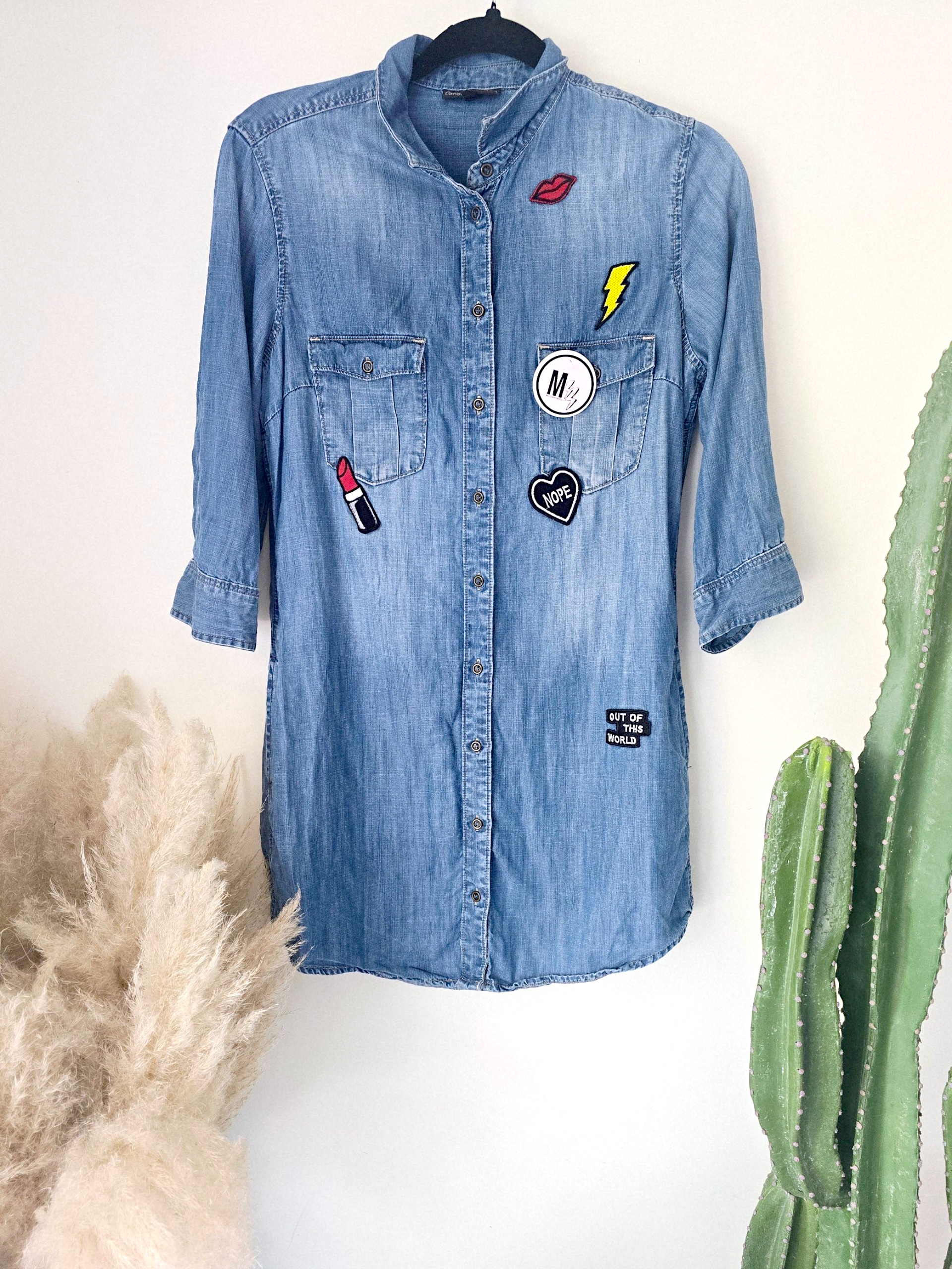 Robe chemise bleue à écussons - 𝐌𝐚𝐫𝐢𝐧𝐚𝟒𝟒𝐟𝐚𝐦𝐢𝐥𝐲
