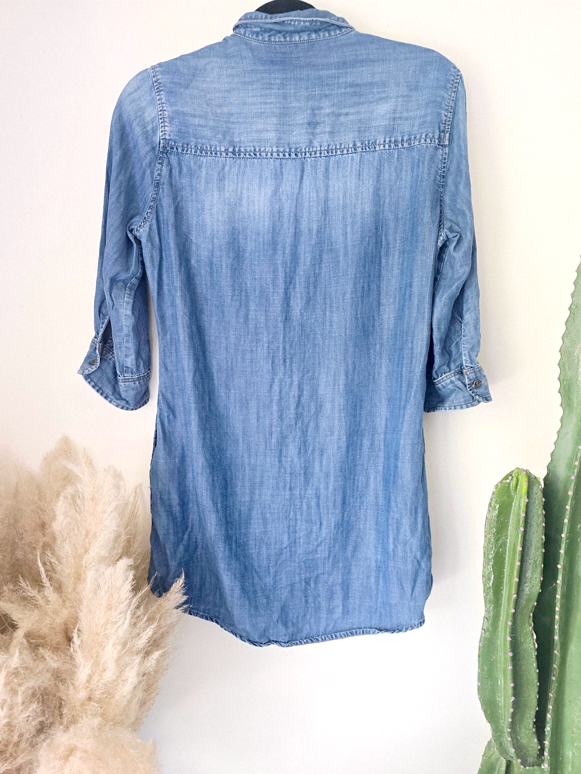 Robe chemise bleue à écussons - 𝐌𝐚𝐫𝐢𝐧𝐚𝟒𝟒𝐟𝐚𝐦𝐢𝐥𝐲