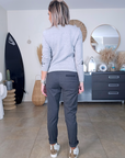 Pull gris à écussons - 𝐌𝐚𝐫𝐢𝐧𝐚𝟒𝟒𝐟𝐚𝐦𝐢𝐥𝐲