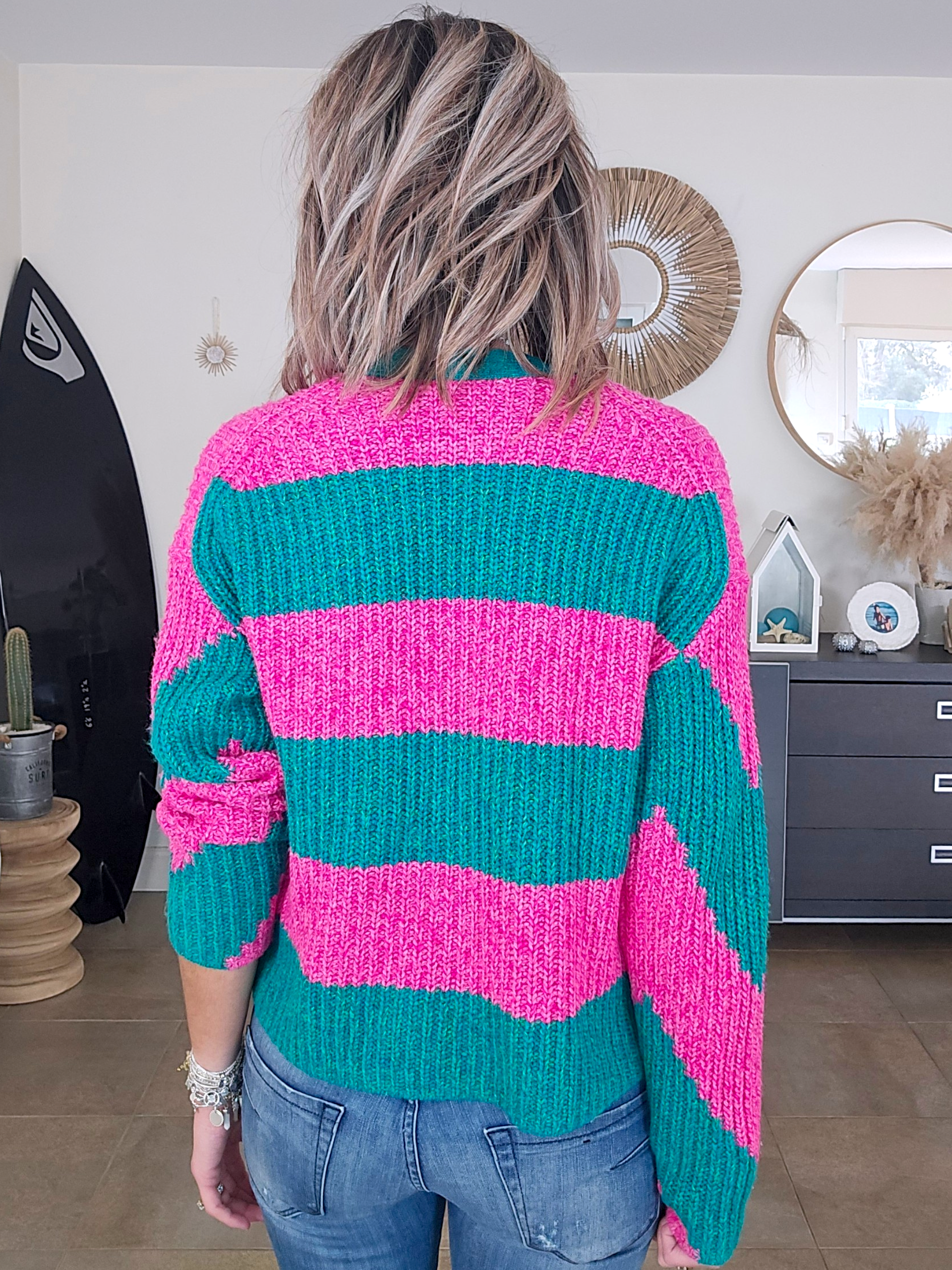 Cardigan à imprimé géométrique rose fuchsia et vert. - 𝐌𝐚𝐫𝐢𝐧𝐚𝟒𝟒𝐟𝐚𝐦𝐢𝐥𝐲