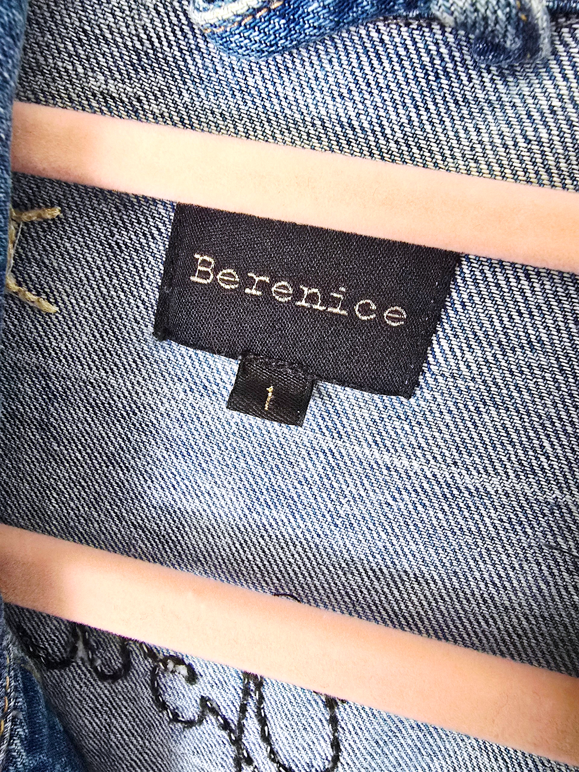 Veste brodée en jean bleu - 𝐌𝐚𝐫𝐢𝐧𝐚𝟒𝟒𝐟𝐚𝐦𝐢𝐥𝐲