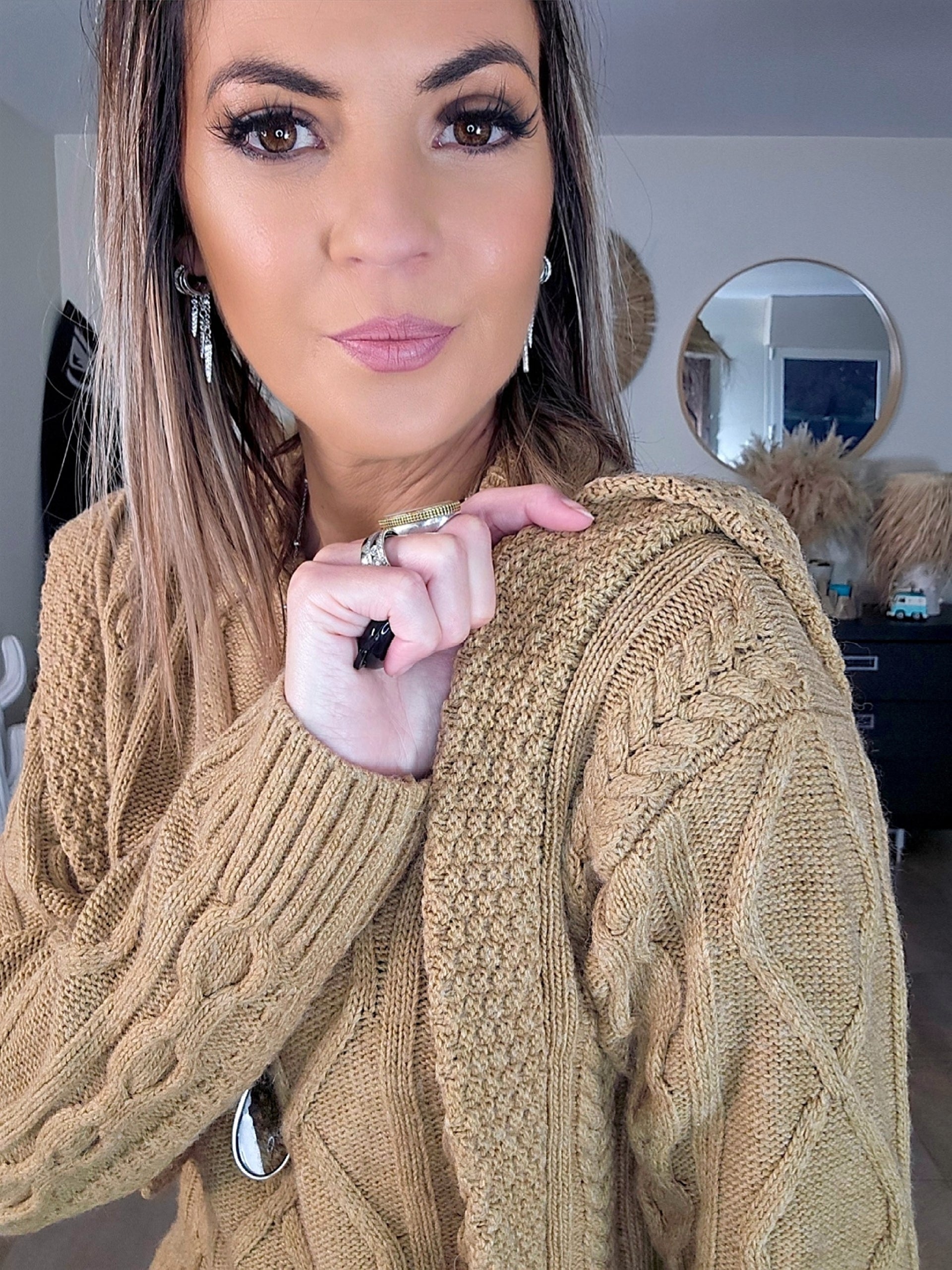 Pull beige foncé à empiècements effet superposition - 𝐌𝐚𝐫𝐢𝐧𝐚𝟒𝟒𝐟𝐚𝐦𝐢𝐥𝐲