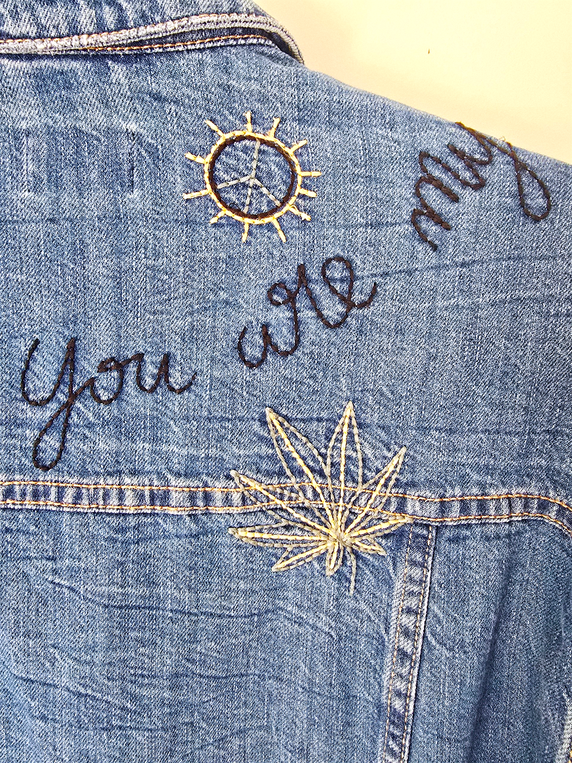 Veste brodée en jean bleu - 𝐌𝐚𝐫𝐢𝐧𝐚𝟒𝟒𝐟𝐚𝐦𝐢𝐥𝐲